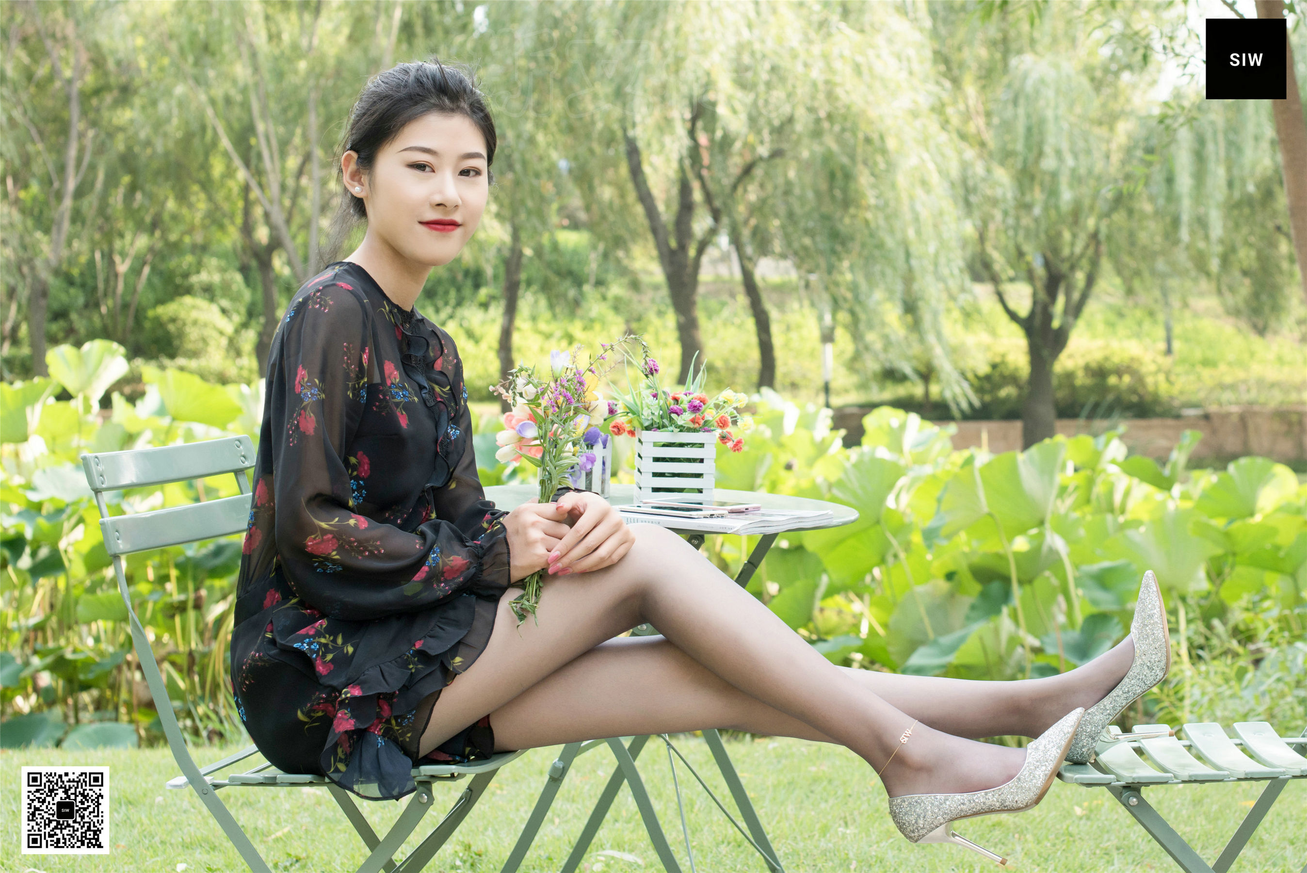 龙哥 黑色网纱碎花长袖连衣裙-图51