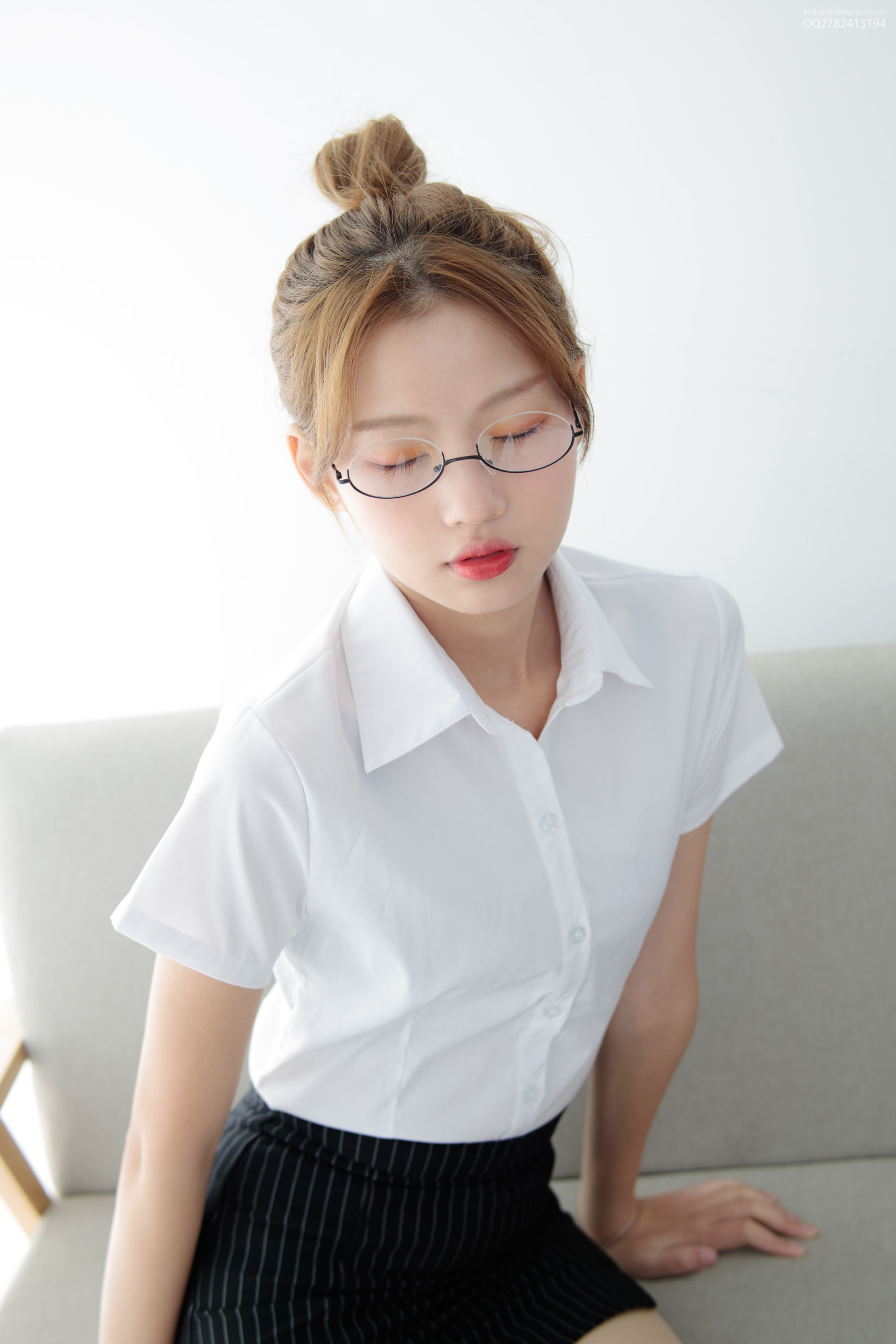 JKFUN-044 OL一定要搭配眼镜 50D肉丝-图1