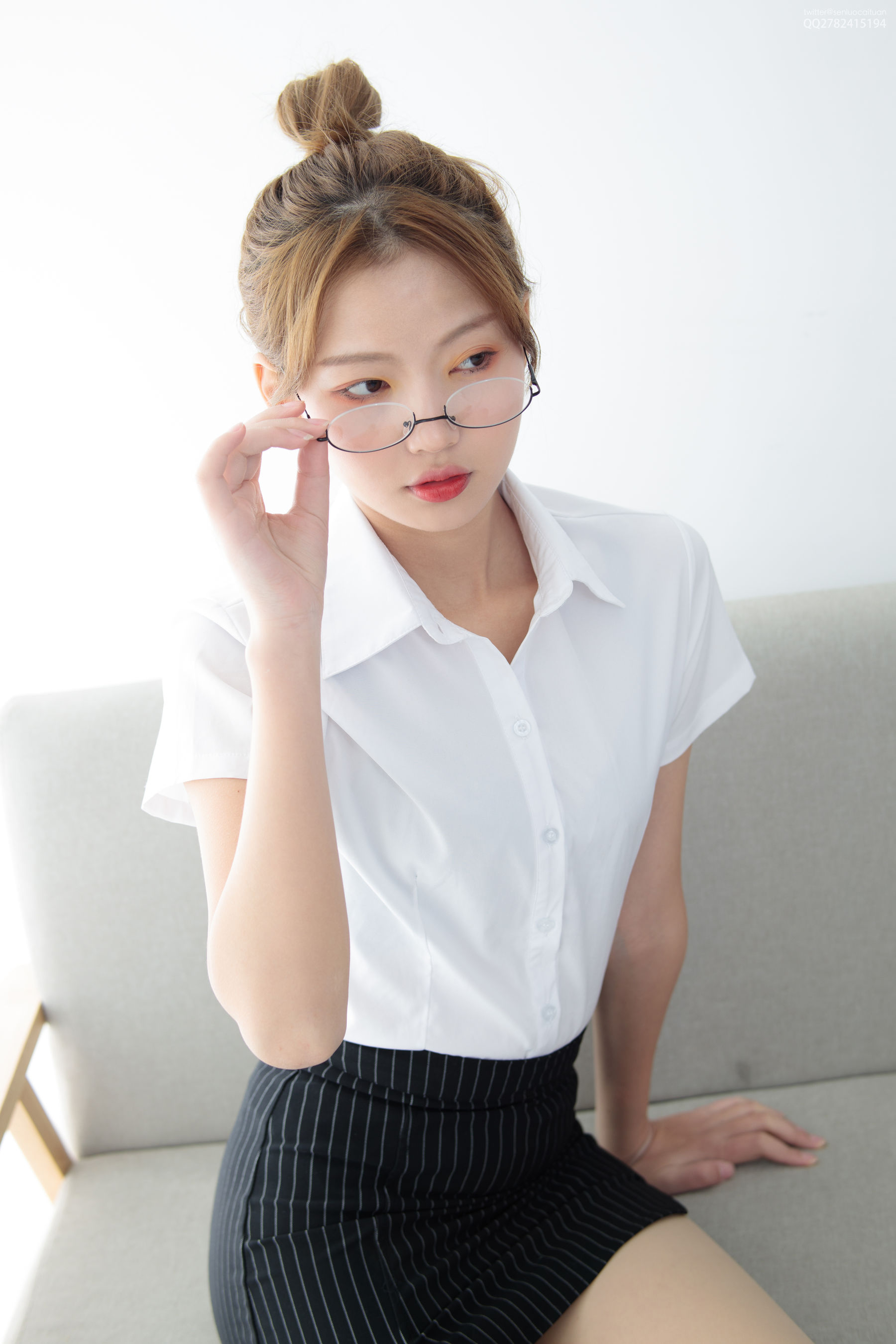 JKFUN-044 OL一定要搭配眼镜 50D肉丝-图2