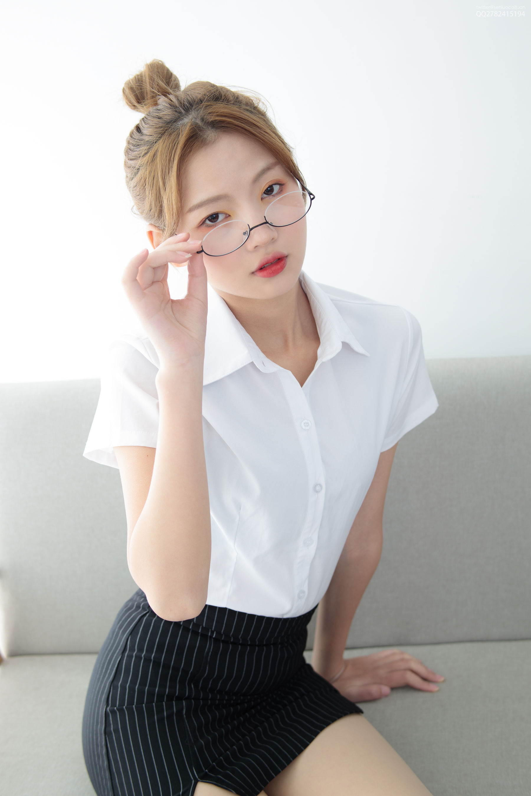 JKFUN-044 OL一定要搭配眼镜 50D肉丝-图3