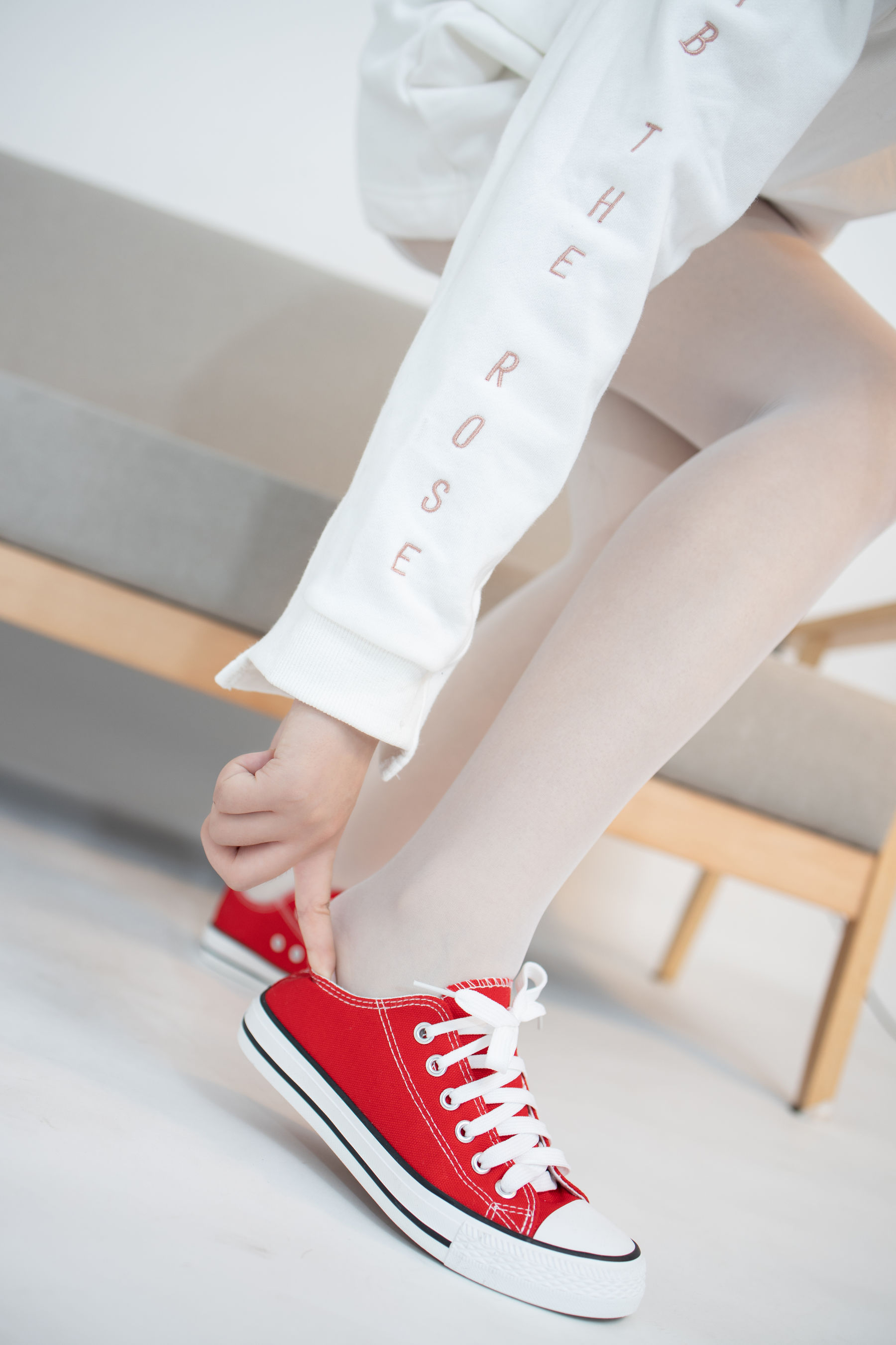 JKFUN-056 小夜 红布鞋白丝 13D白丝-图9