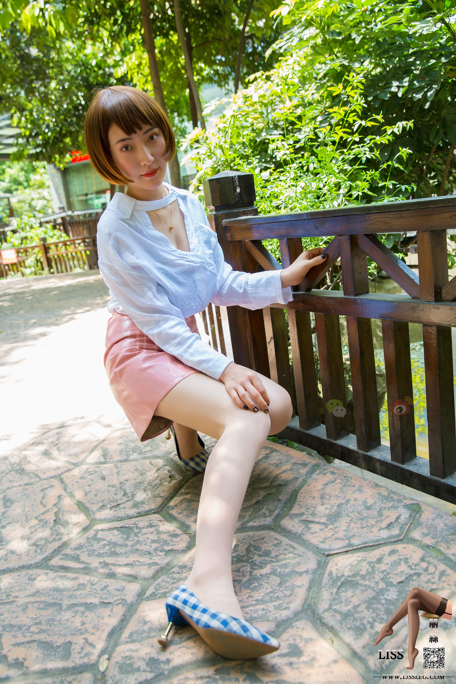 《短发姑娘在小树林》-图22