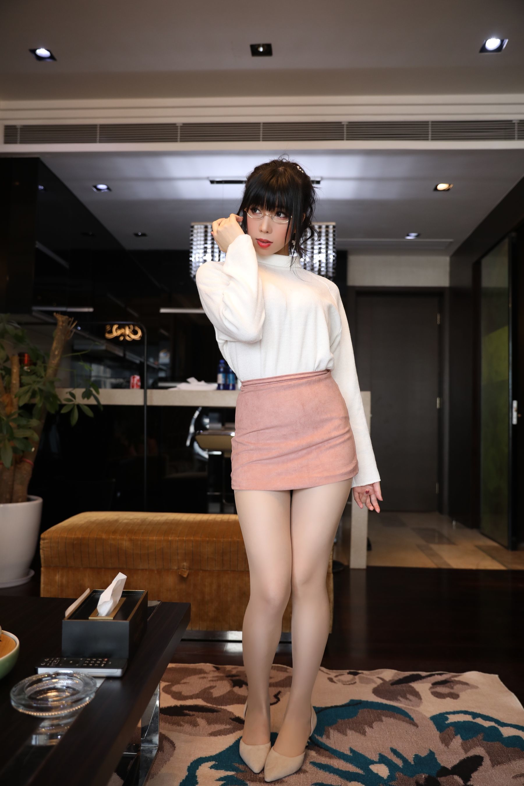 二次元巨乳美女鹿野希 单马尾眼镜娘-图2