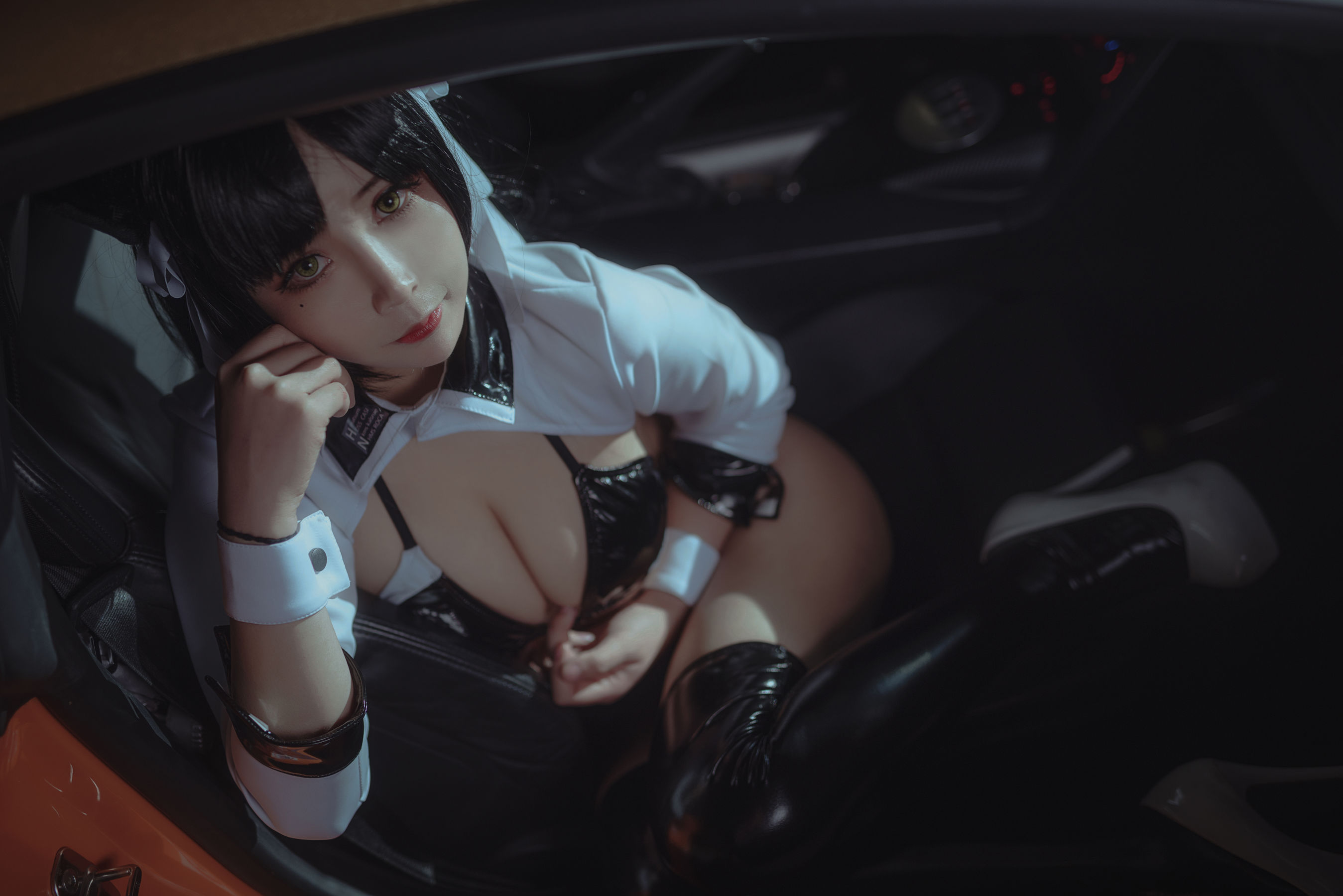 二次元妹子抱走莫子aa 赛车女郎-图0