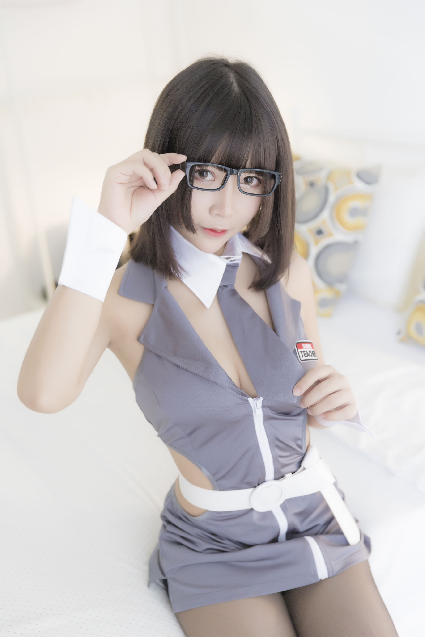二次元妹子抱走莫子aa 黑丝制服-图1