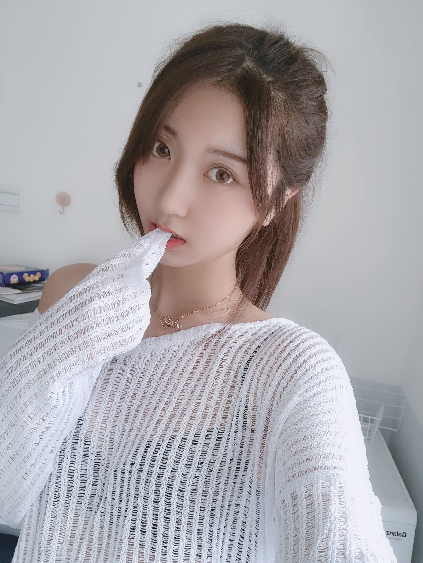 人气Coser黑川 白色洞洞毛衣-图39