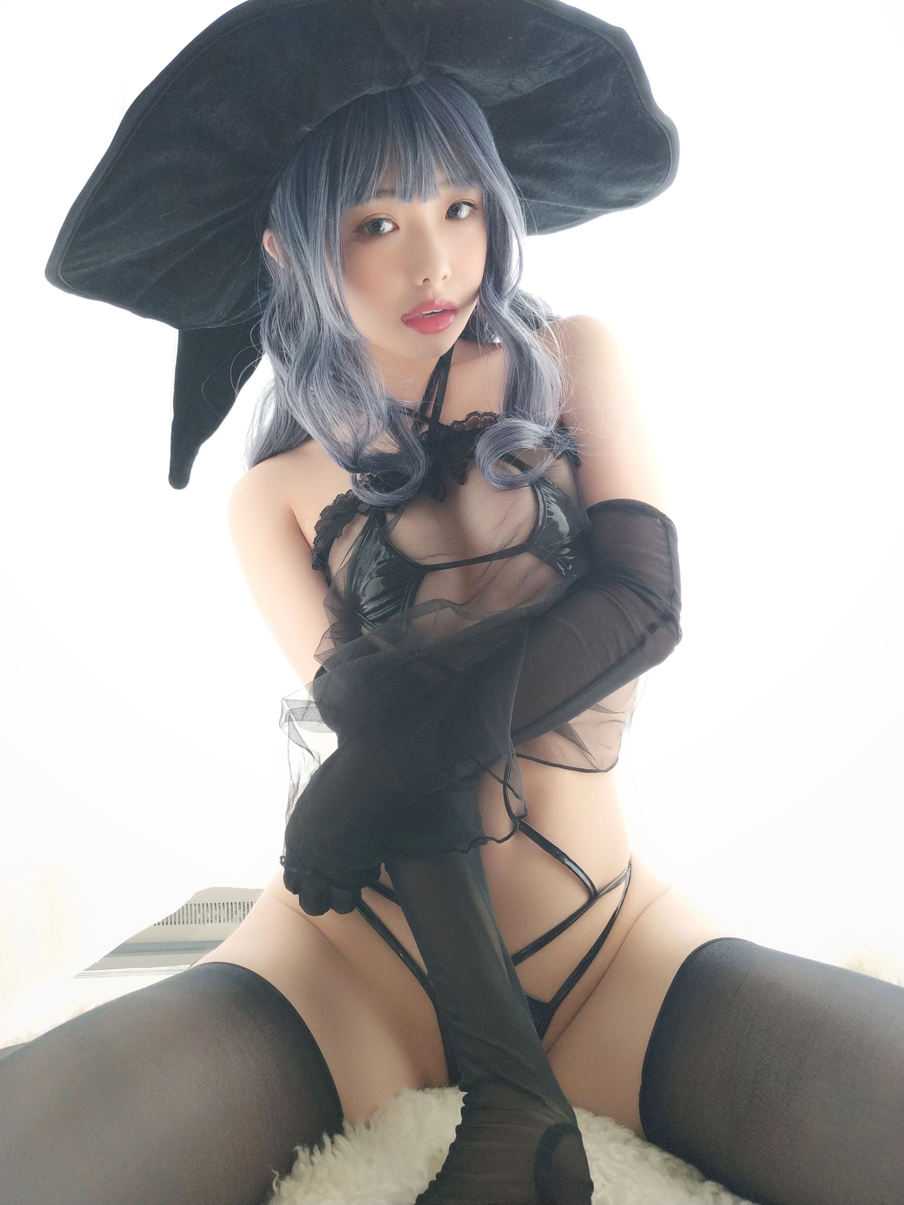 动漫博主雯妹 女巫-图1