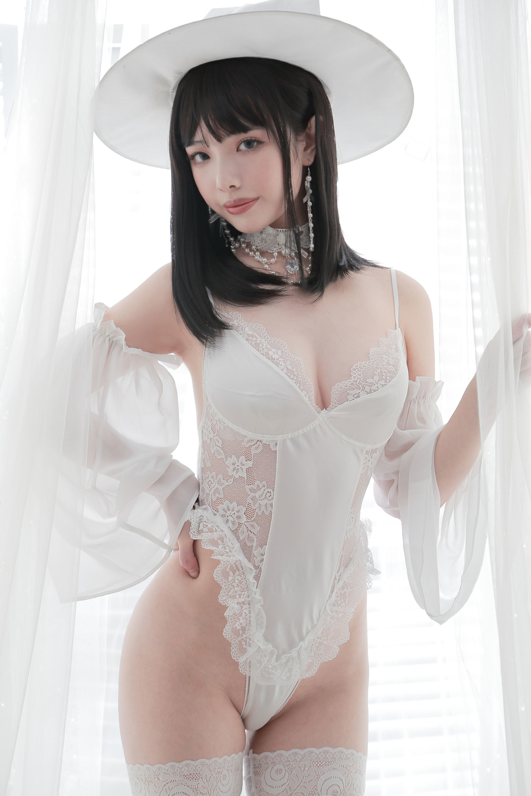 动漫博主雯妹 白女巫-图1