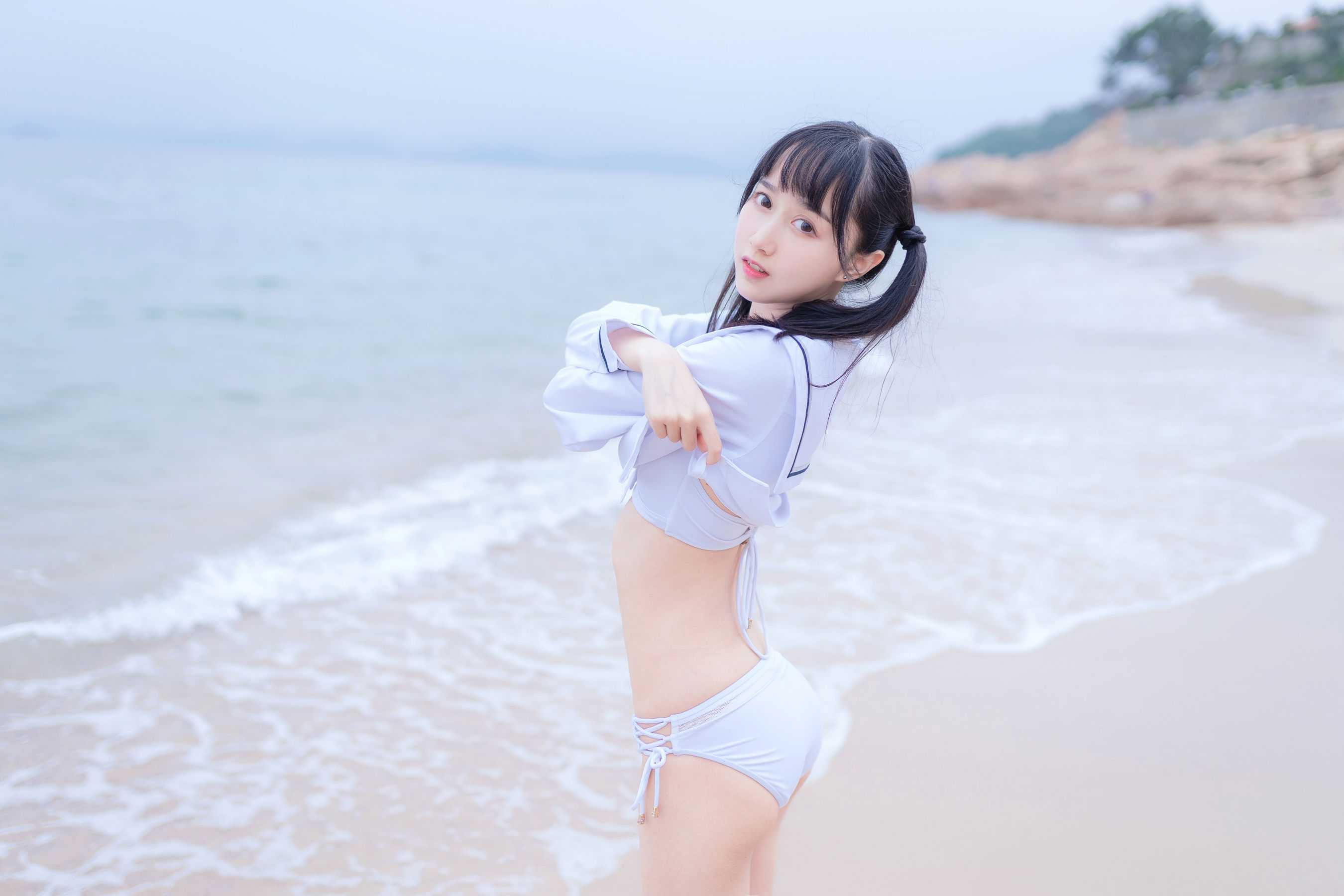 萌系小姐姐木绵绵OwO 海边白色比基尼-图1