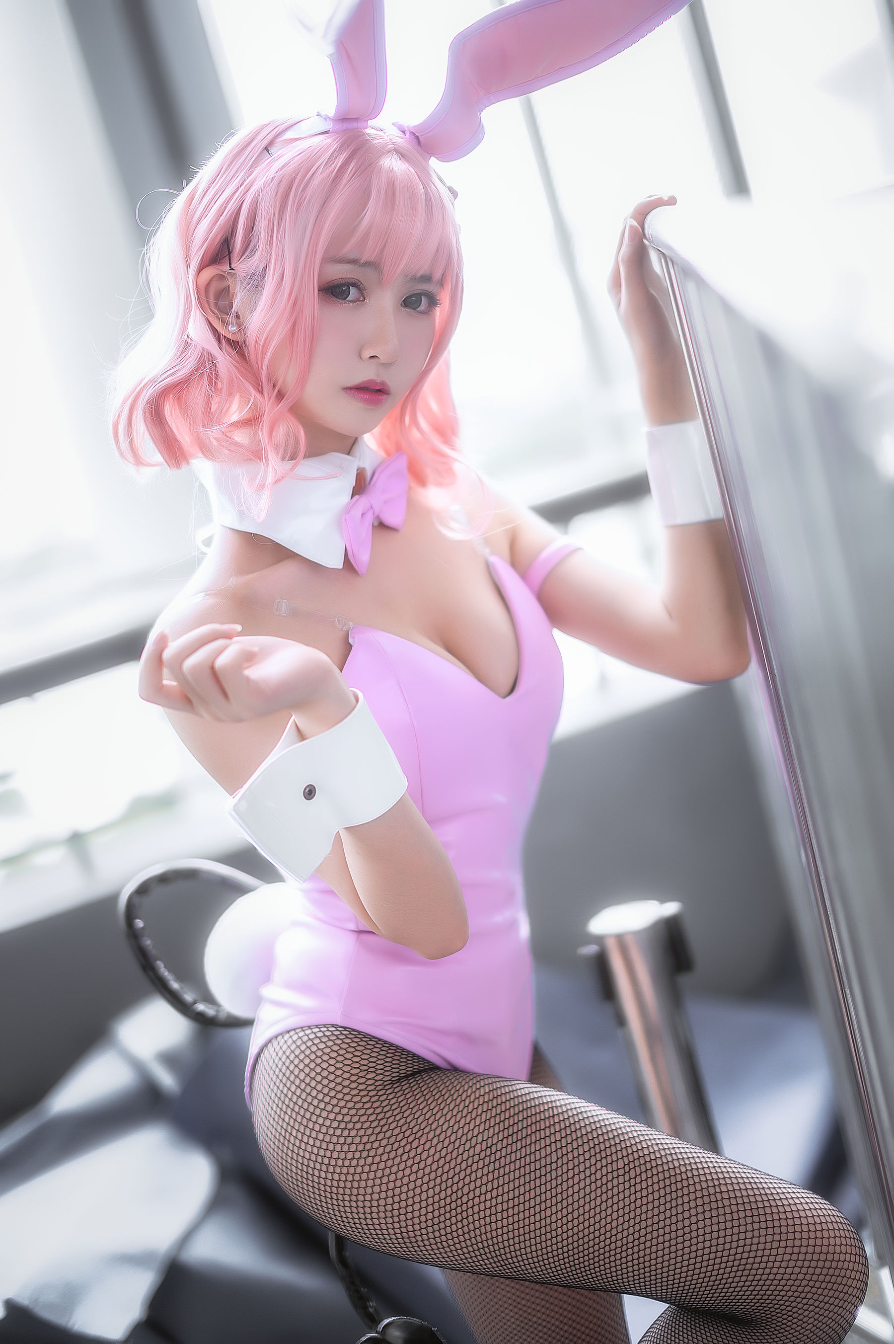 超人气Coser鳗鱼霏儿 粉红兔女郎-图4