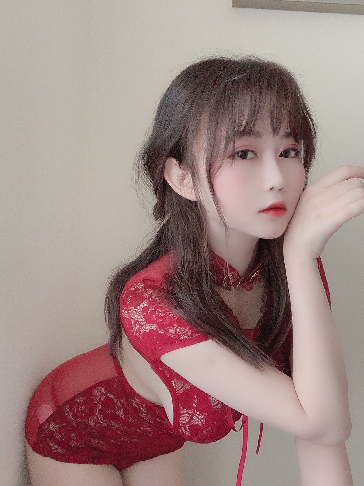 蜜桃少女是依酱呀 红色旗袍-图2