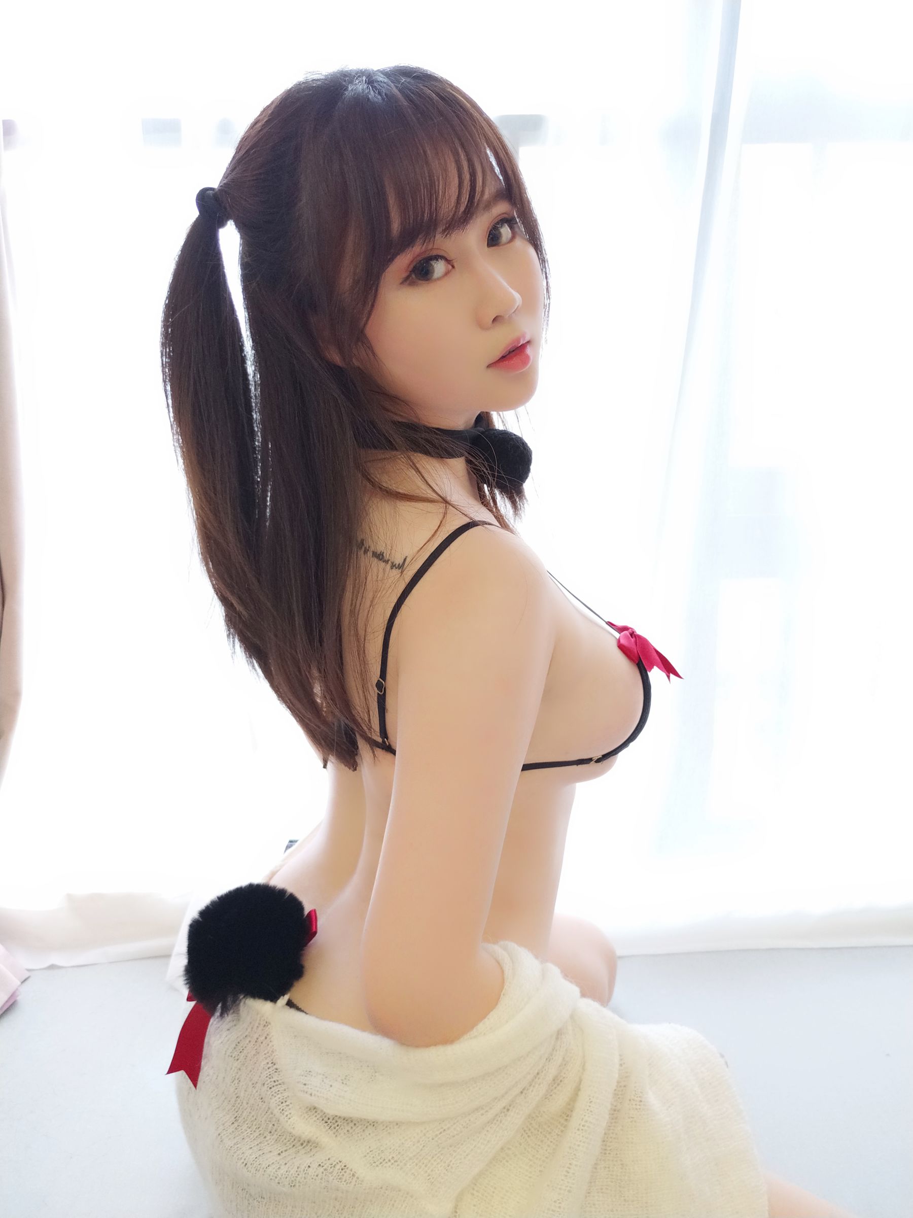 蜜桃少女是依酱呀 黑色情趣内衣-图10