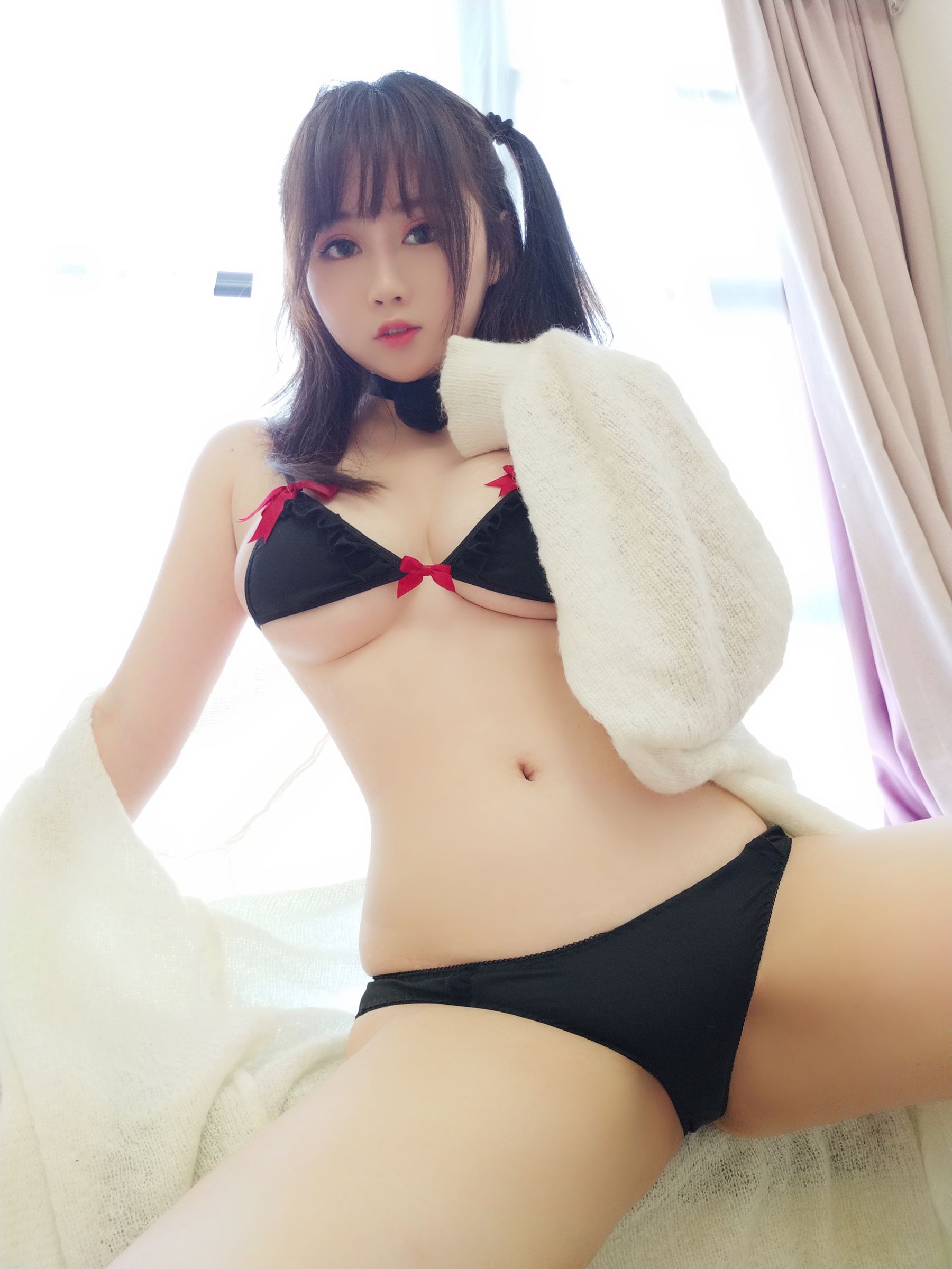 蜜桃少女是依酱呀 黑色情趣内衣-图12