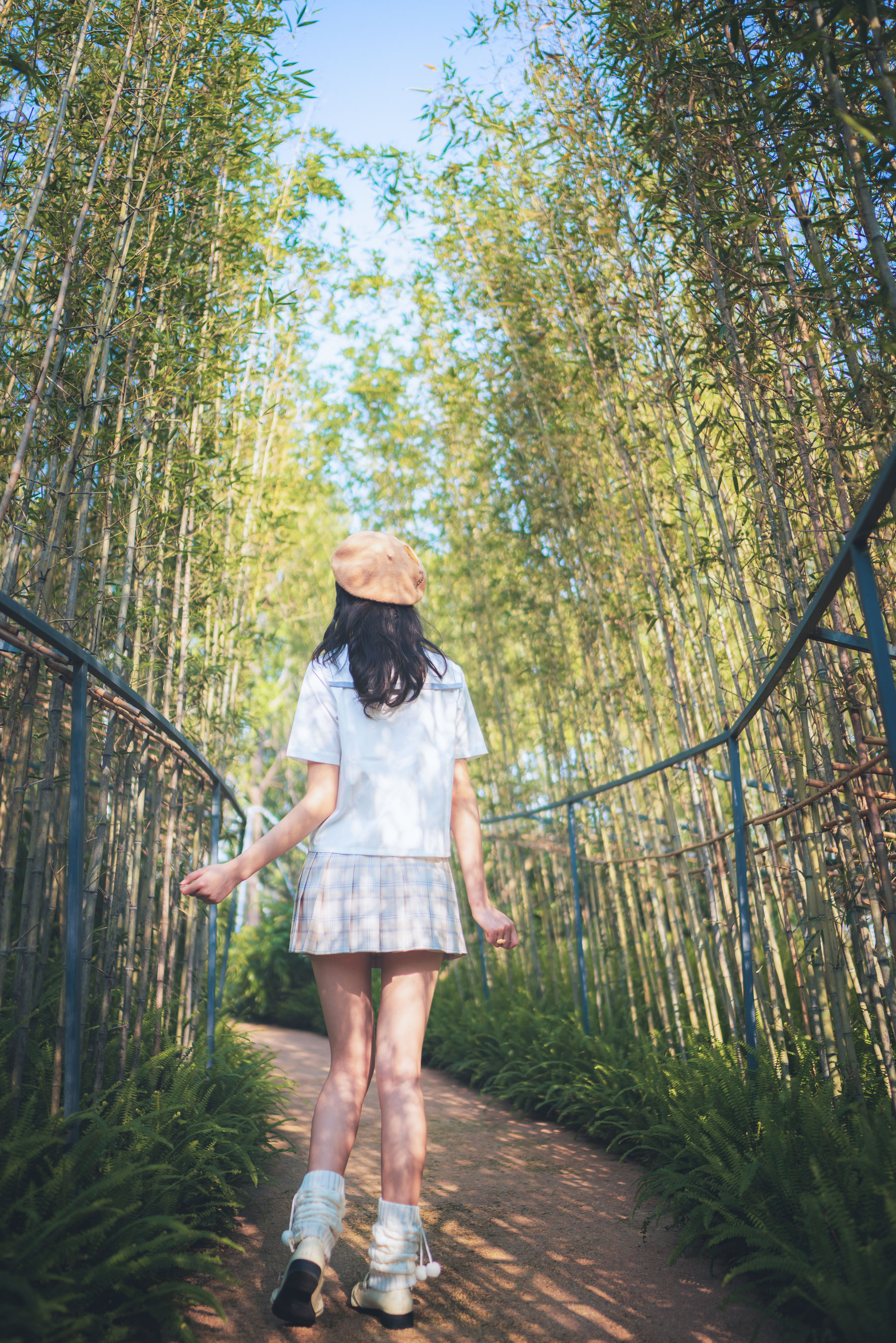 清纯妹子西瓜 白云森林-图0