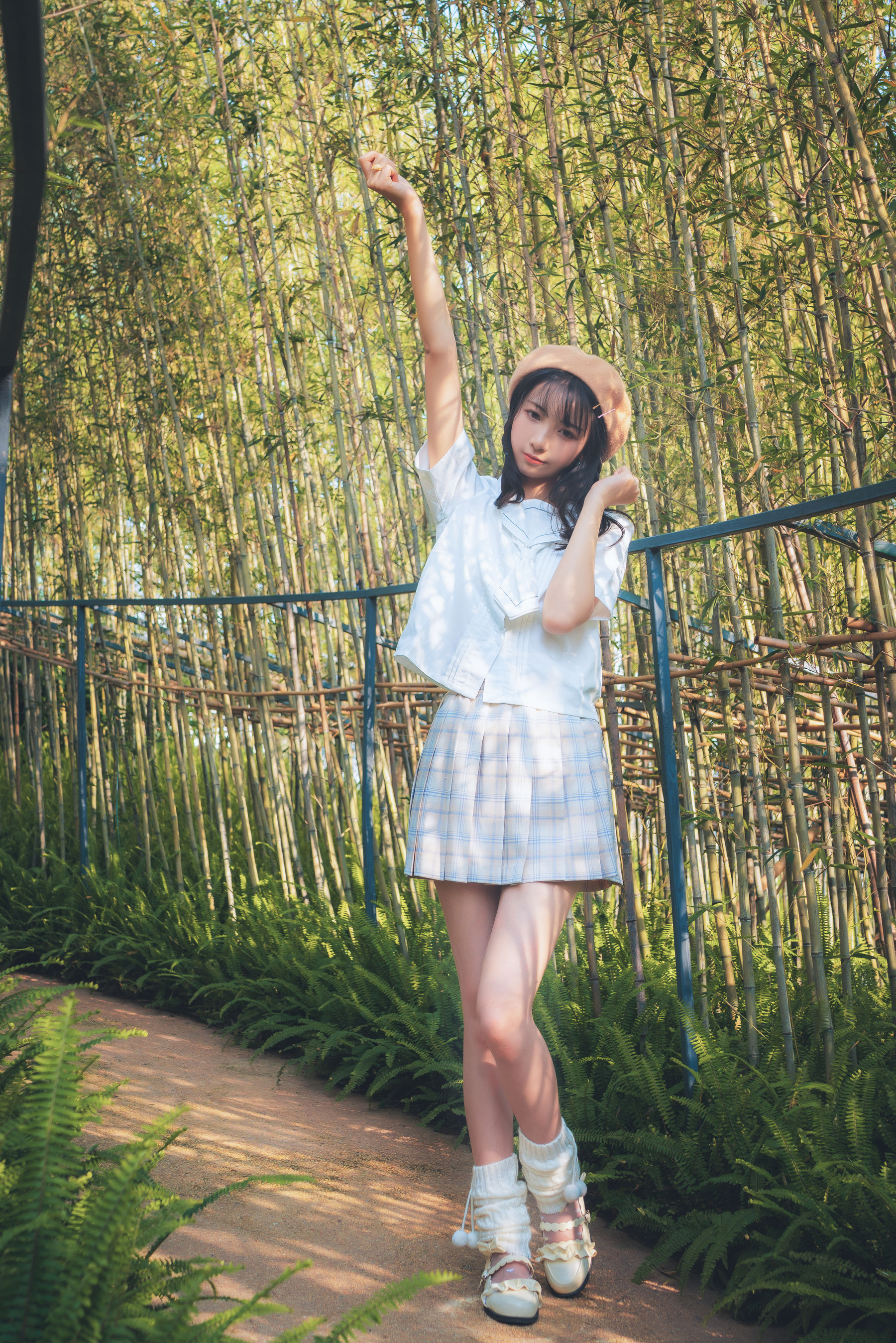 清纯妹子西瓜 白云森林-图4