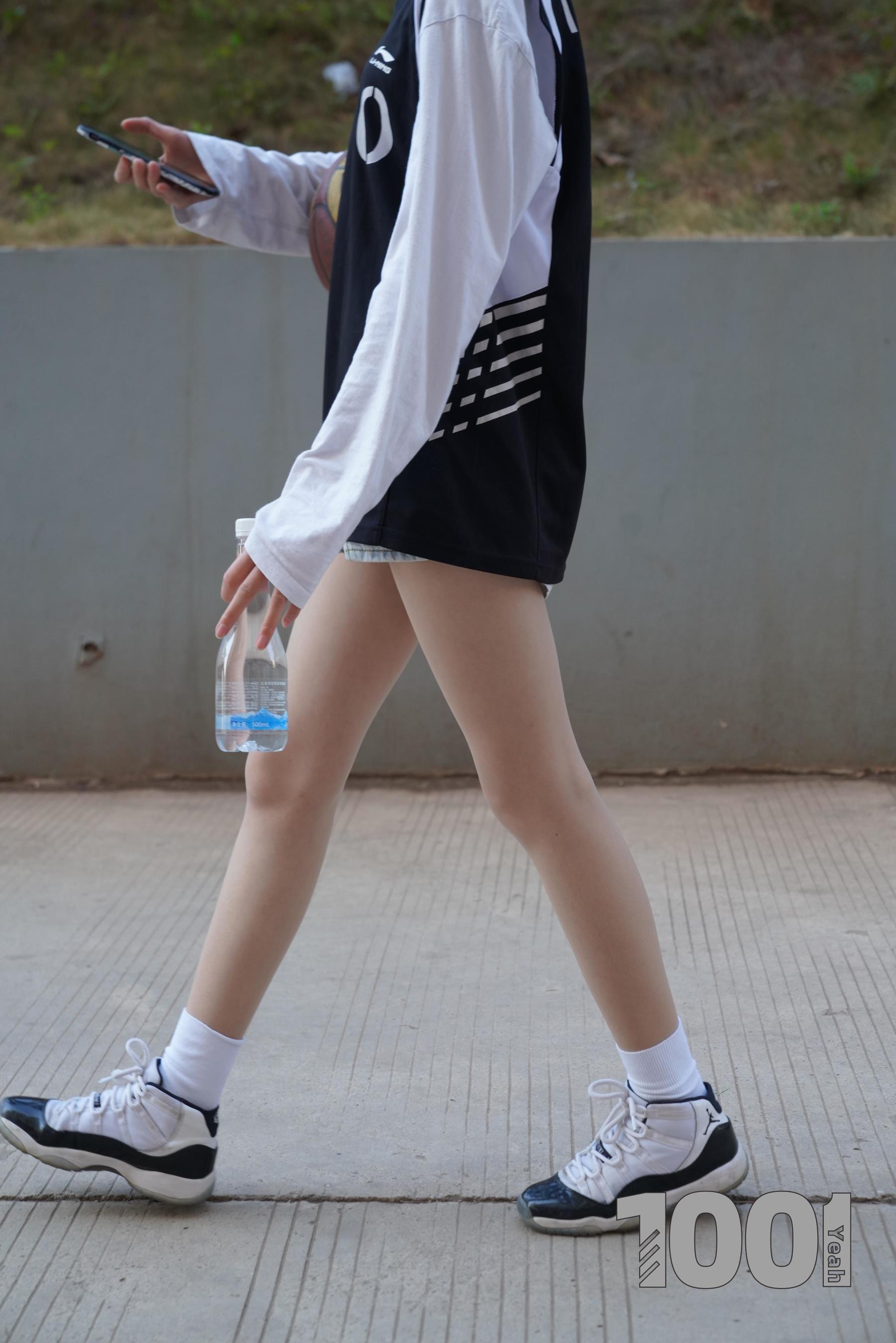 模特：草莓《陪女朋友打篮球1》-图1