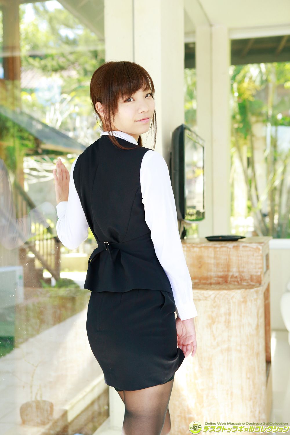 鷹羽澪 『バスト９９cm迫力満点のＩカップグラドル！』-图48