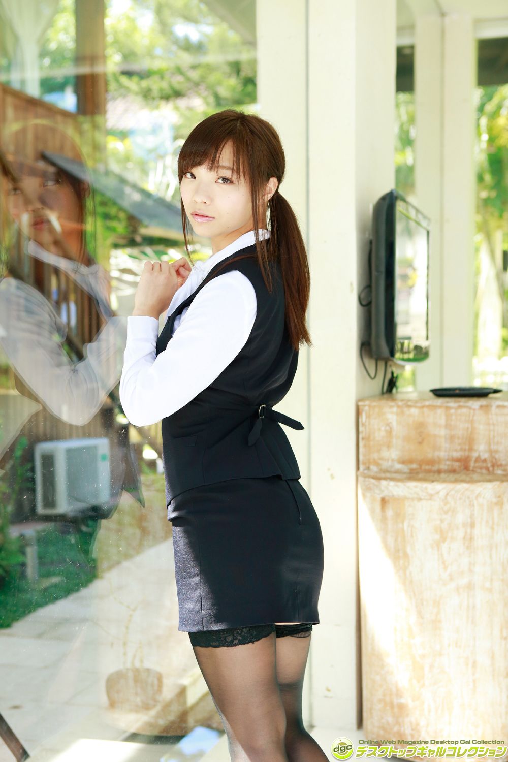 鷹羽澪 『バスト９９cm迫力満点のＩカップグラドル！』-图49