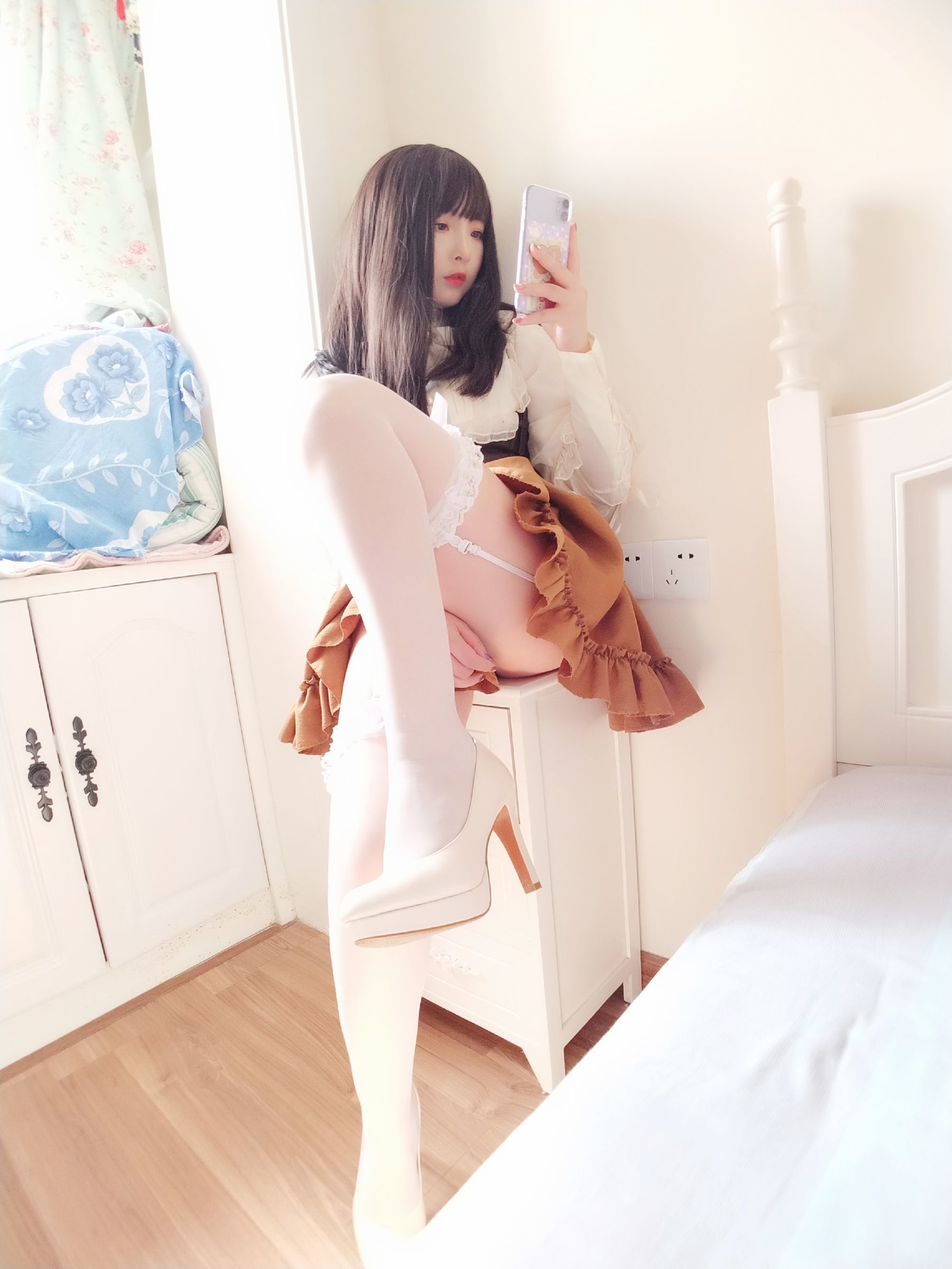 二次元美女古川kagura - 蕾丝长筒吊带丝袜-图1
