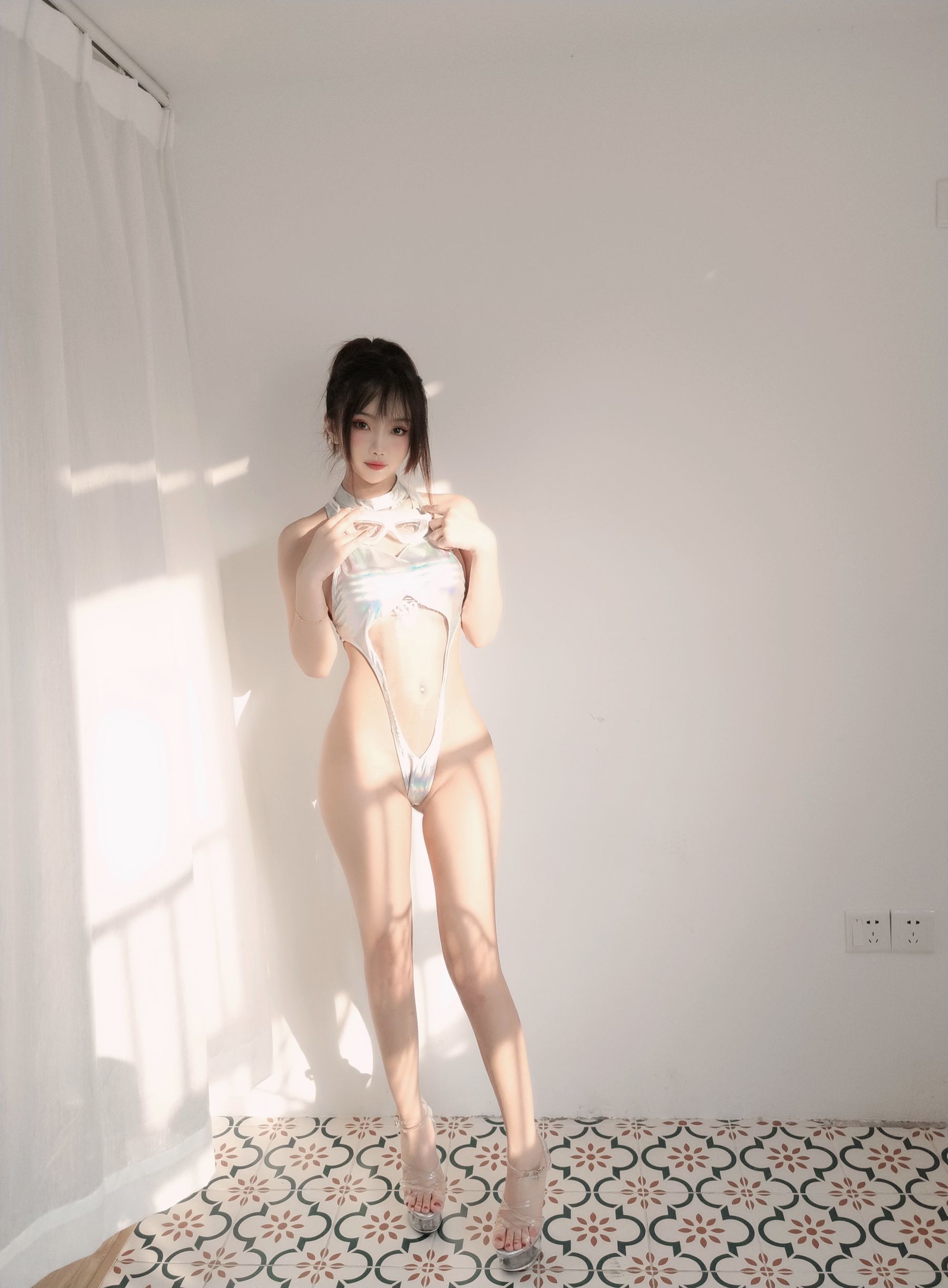 白嫩美少女鬼畜瑶 - 镭射竞泳-图11