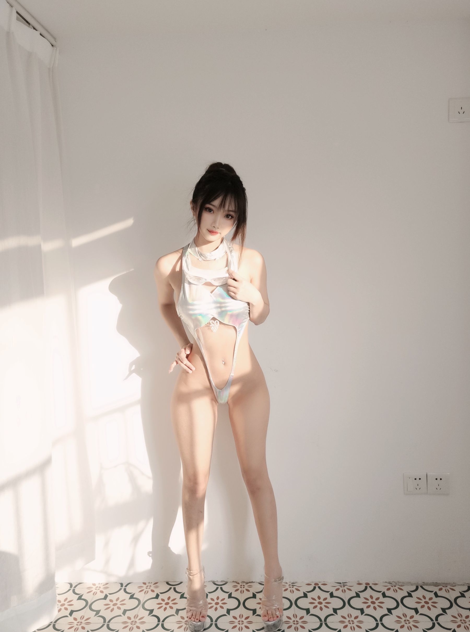白嫩美少女鬼畜瑶 - 镭射竞泳-图20