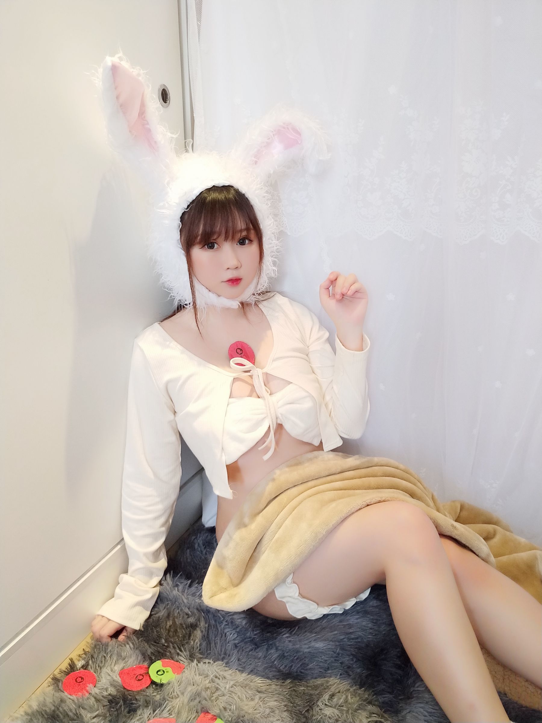 蜜桃少女是依酱呀 - 小白兔-图2