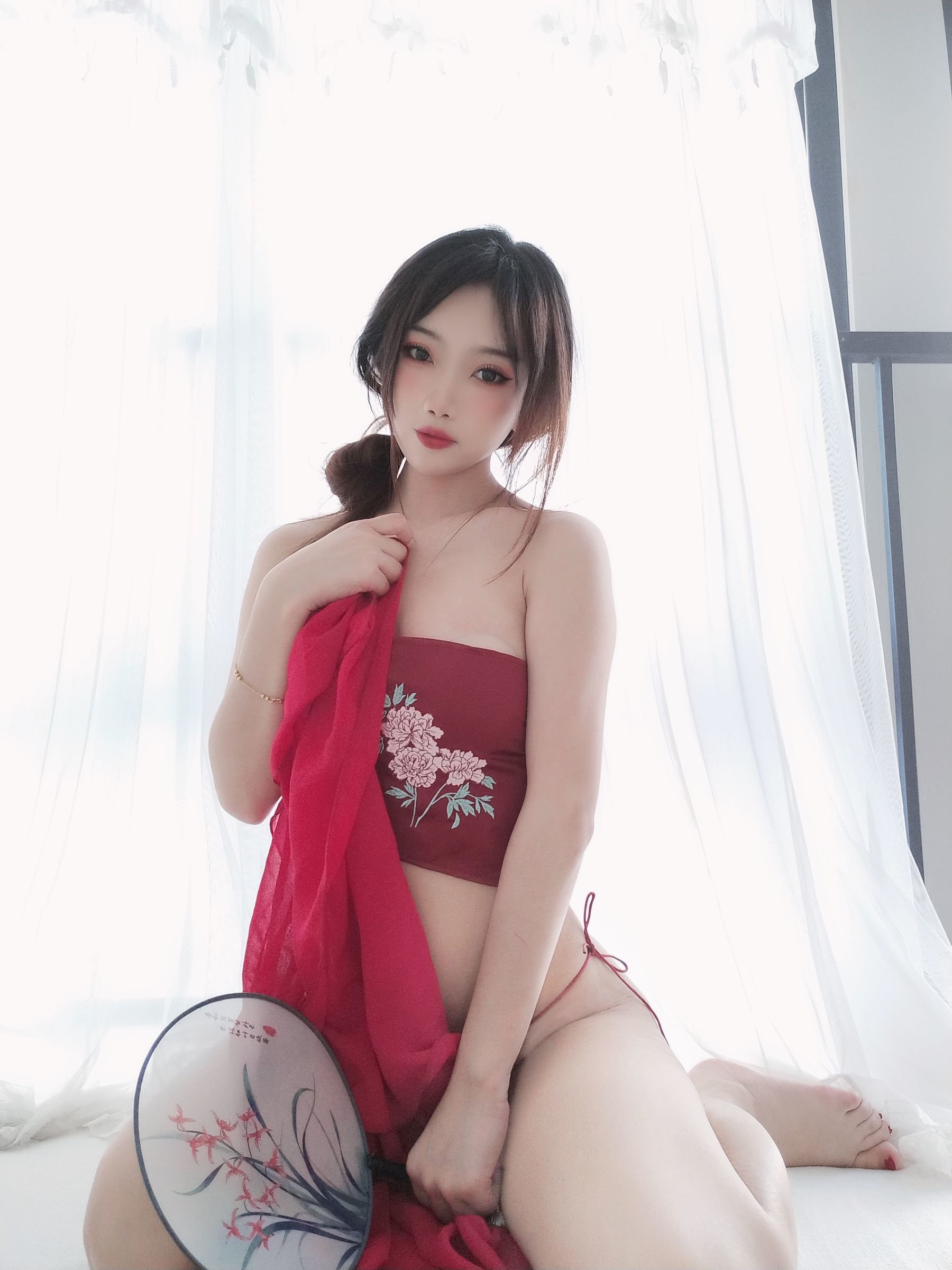 白嫩美少女鬼畜瑶 - 情趣红肚兜-图4