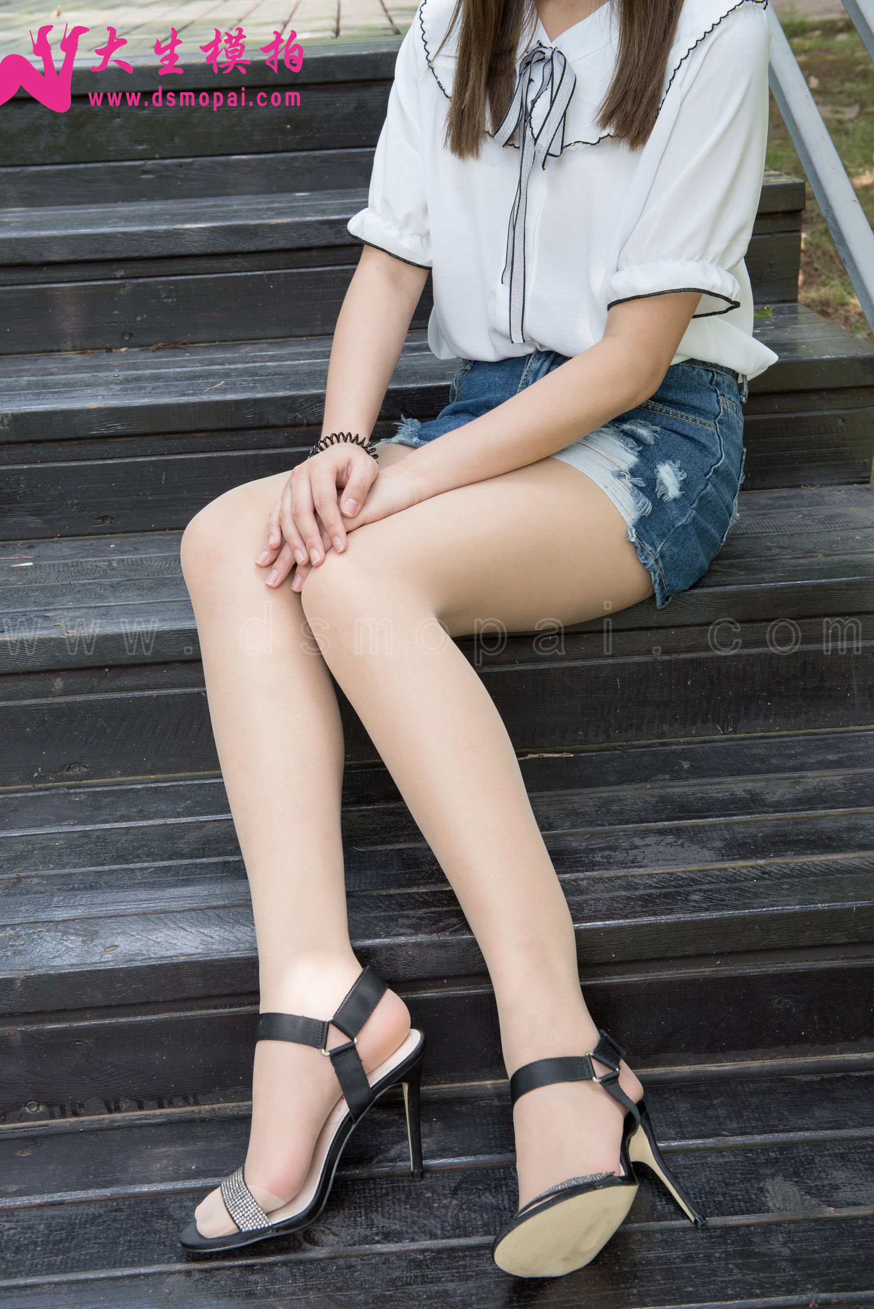No.137 婉菱 公园里的短裙肉丝-图3