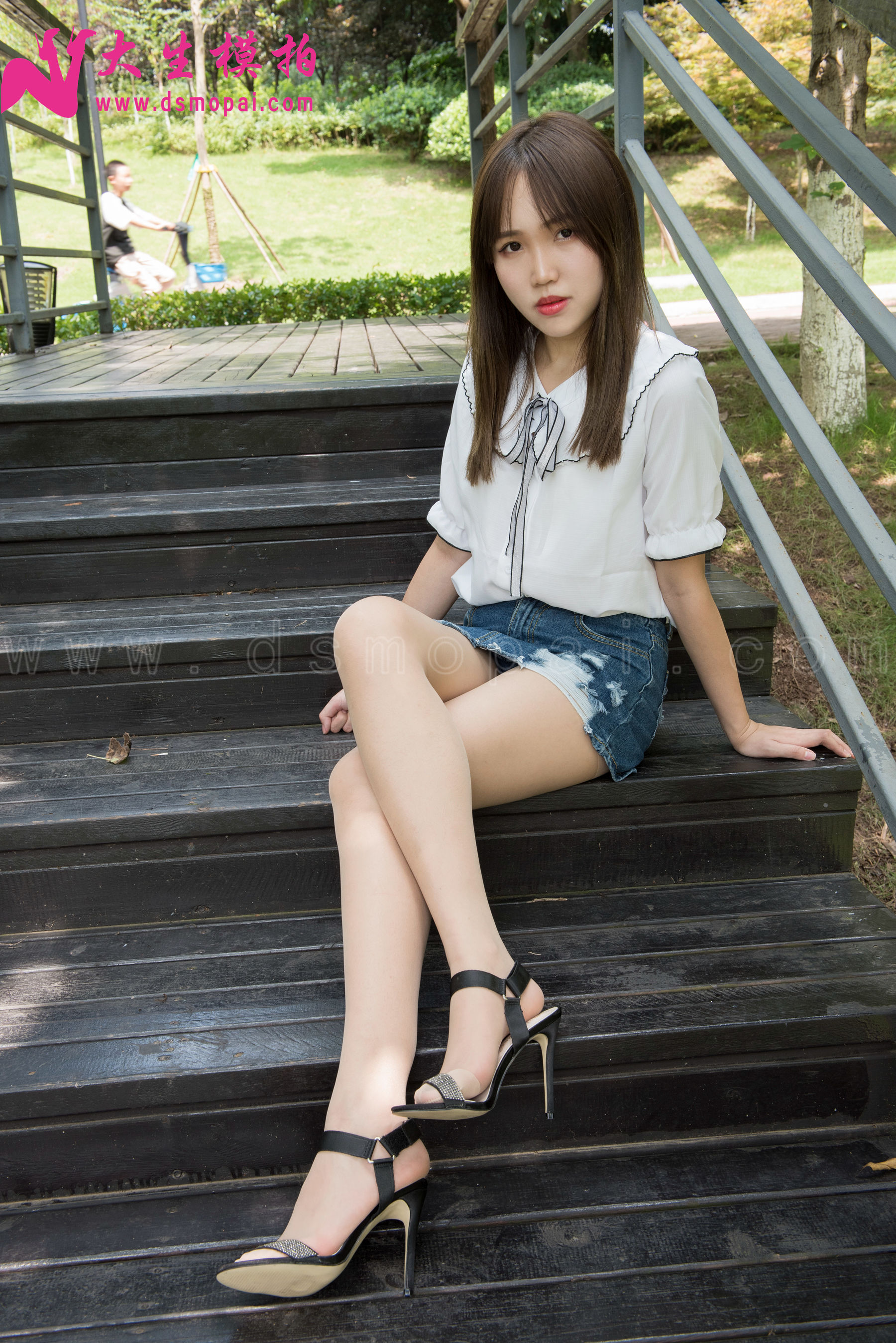 No.137 婉菱 公园里的短裙肉丝-图4