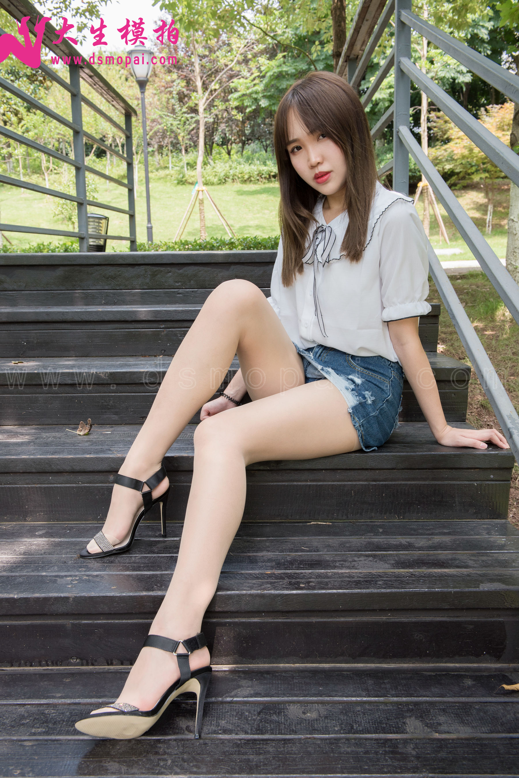 No.137 婉菱 公园里的短裙肉丝-图5