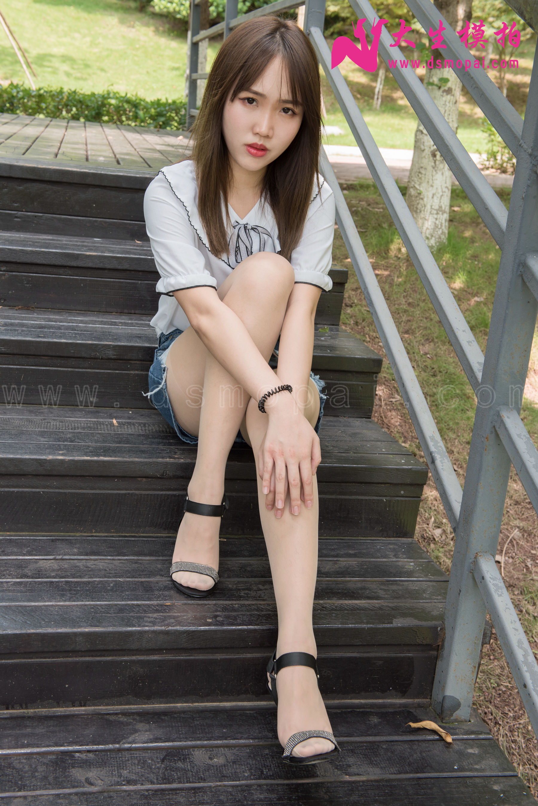 No.137 婉菱 公园里的短裙肉丝-图6