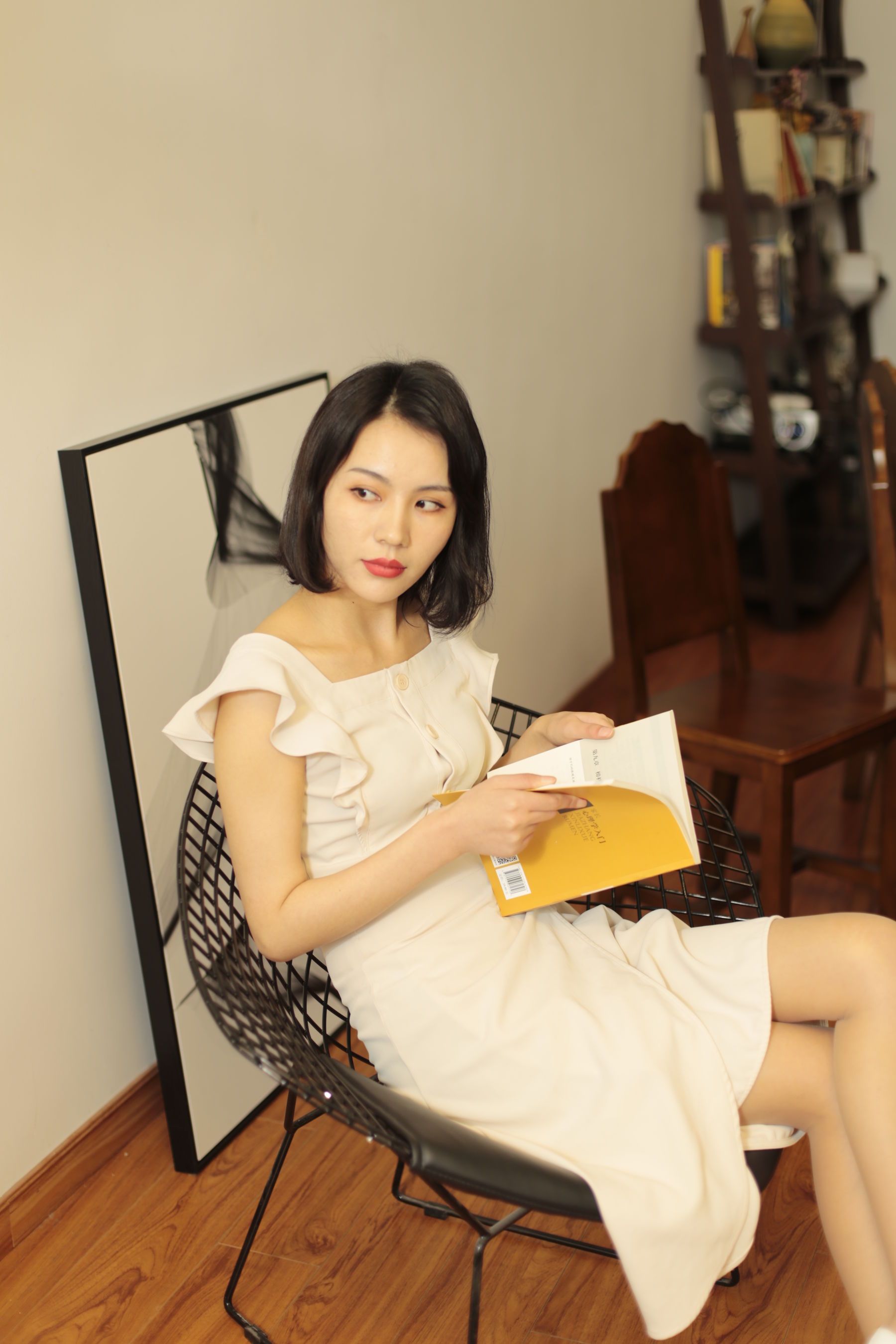 NO.009 成希 你是选择看书还是看我？-图2