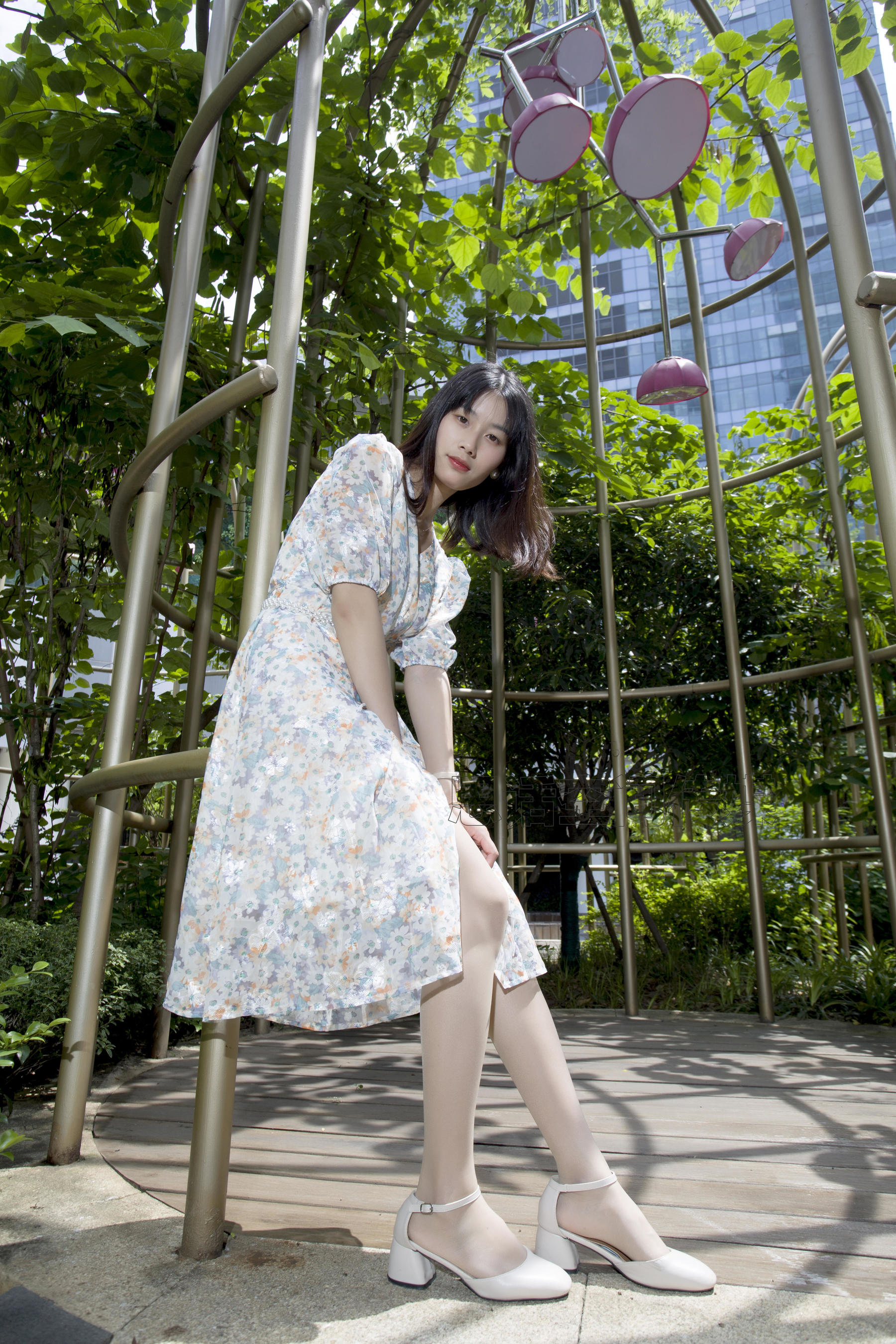 SH119 诗韵 印花裙的都市美感-图3
