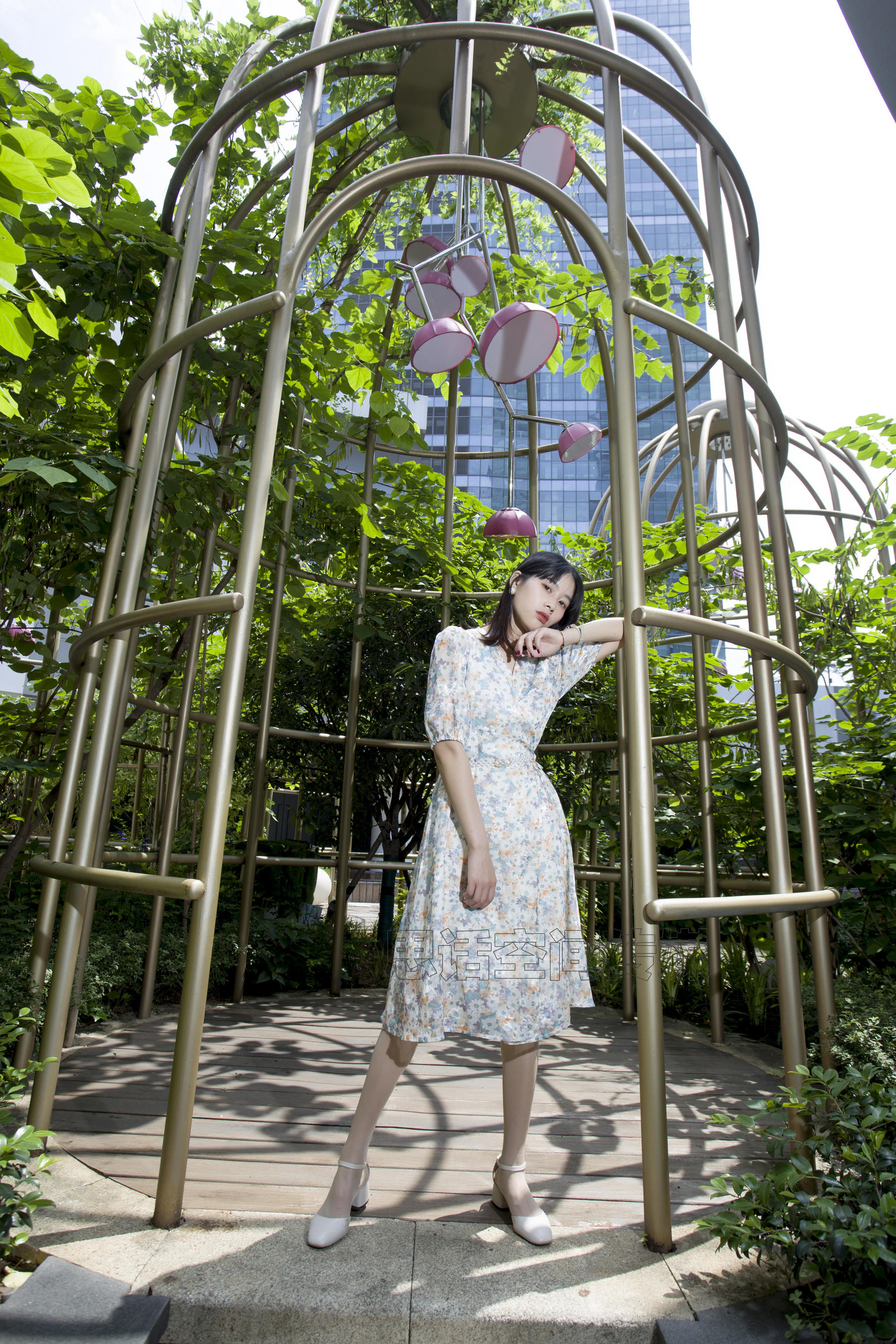 SH119 诗韵 印花裙的都市美感-图4