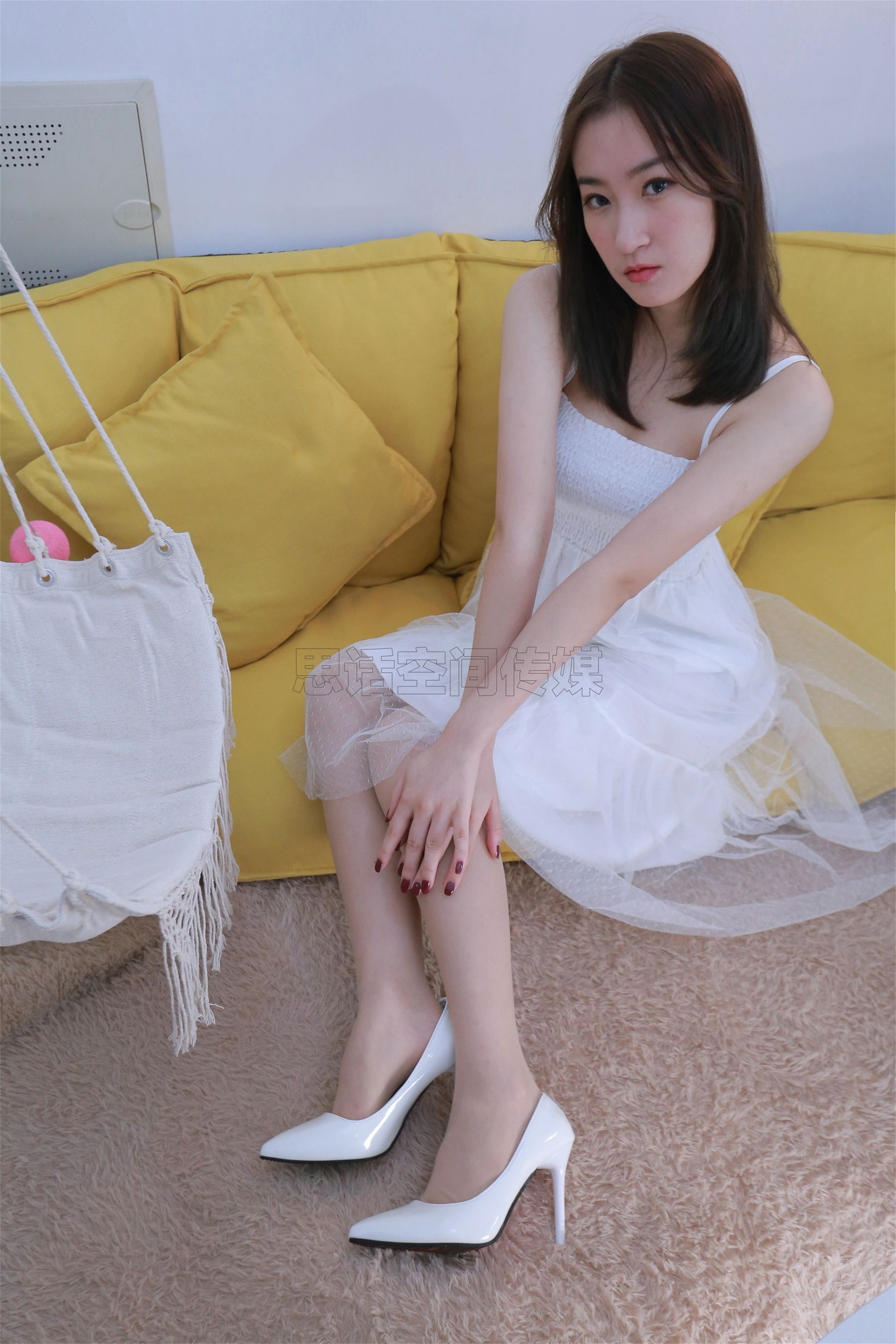 SH153  (新模）Reya 小白裙下的美腿-图2