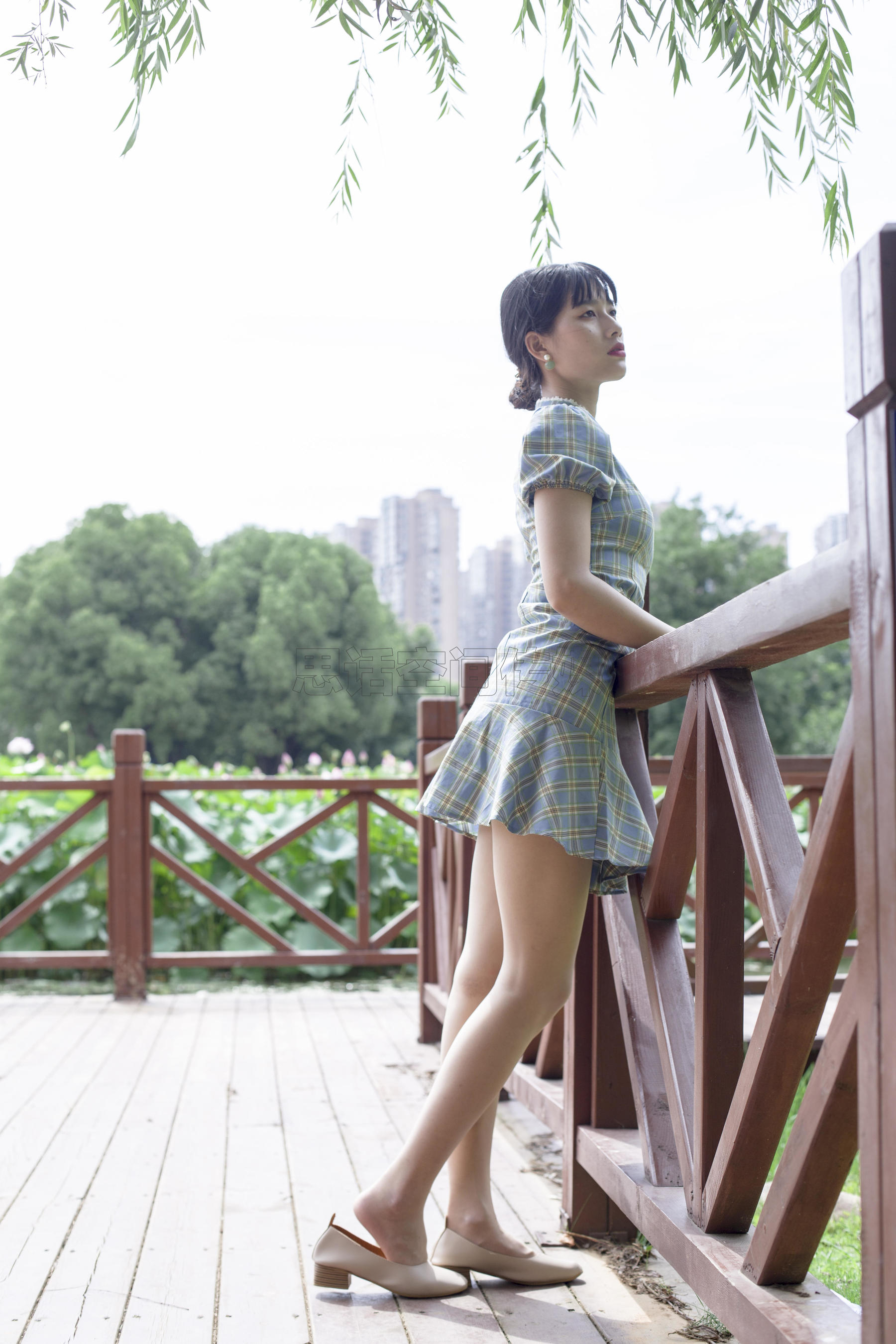 SH173 诗诗 旗袍肉丝女孩逛公园-图0