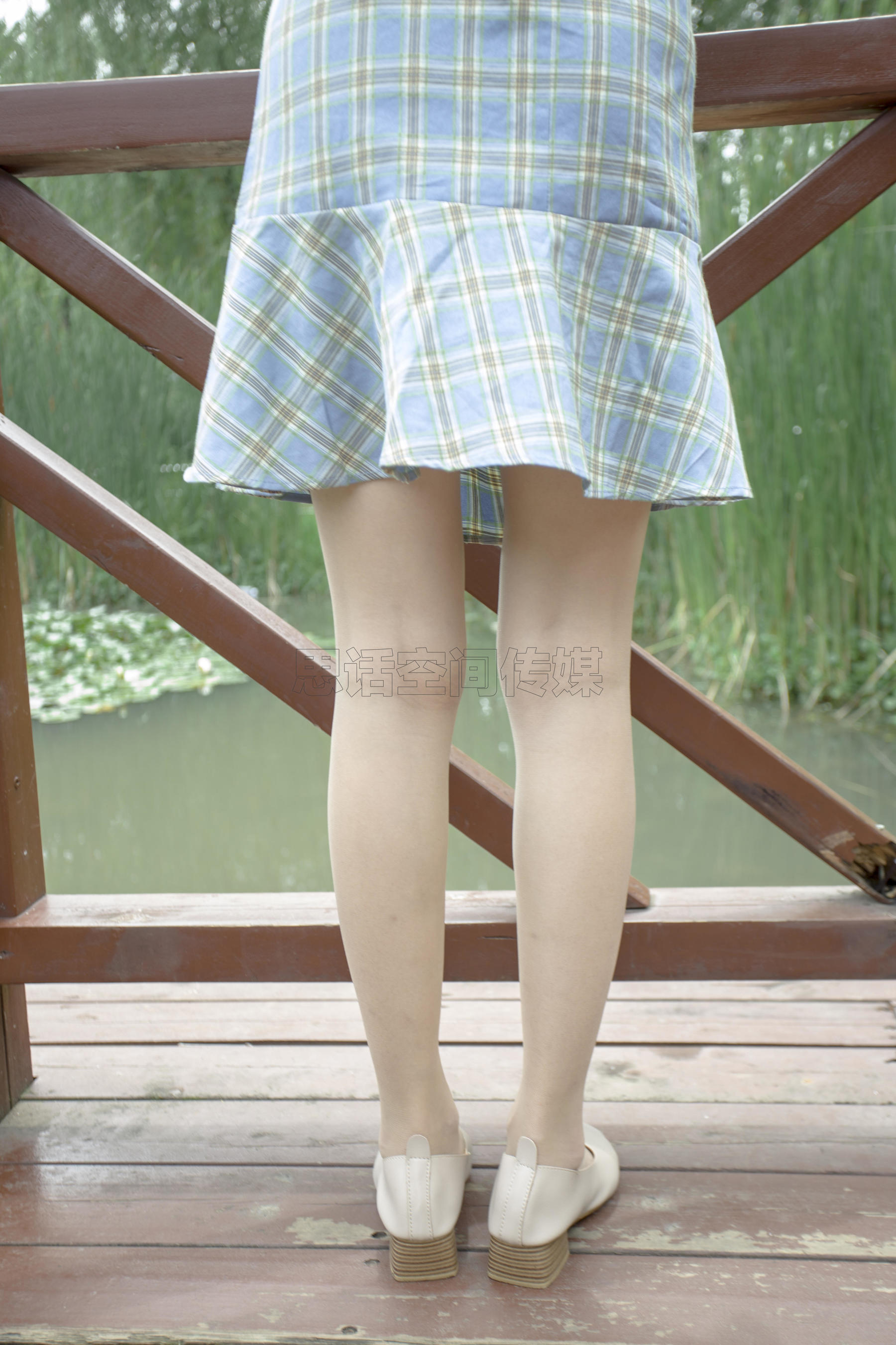 SH173 诗诗 旗袍肉丝女孩逛公园-图9
