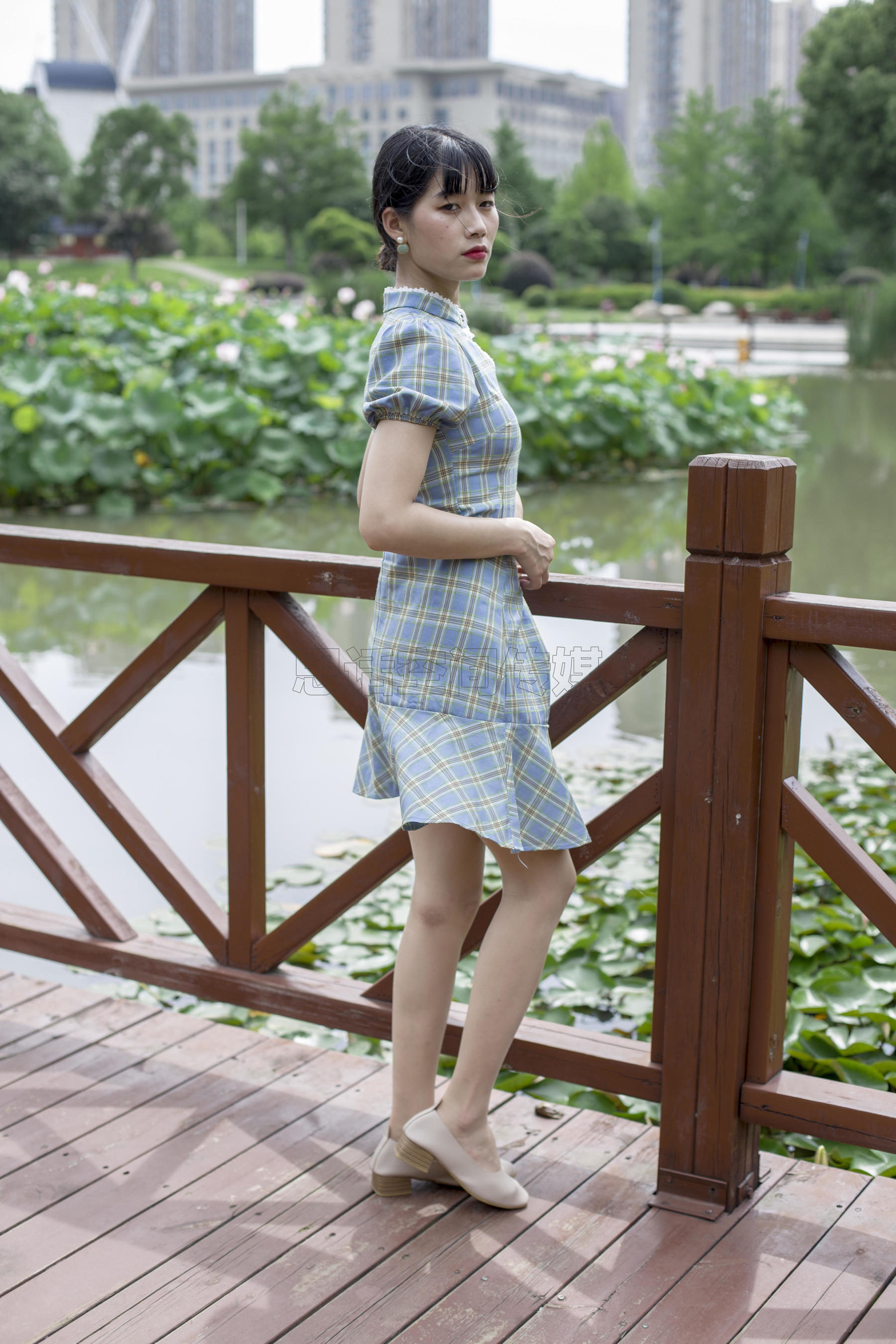 SH173 诗诗 旗袍肉丝女孩逛公园-图32