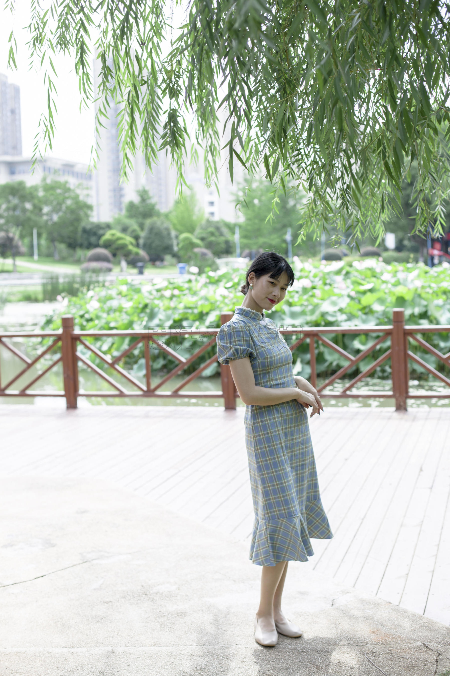 SH173 诗诗 旗袍肉丝女孩逛公园-图35