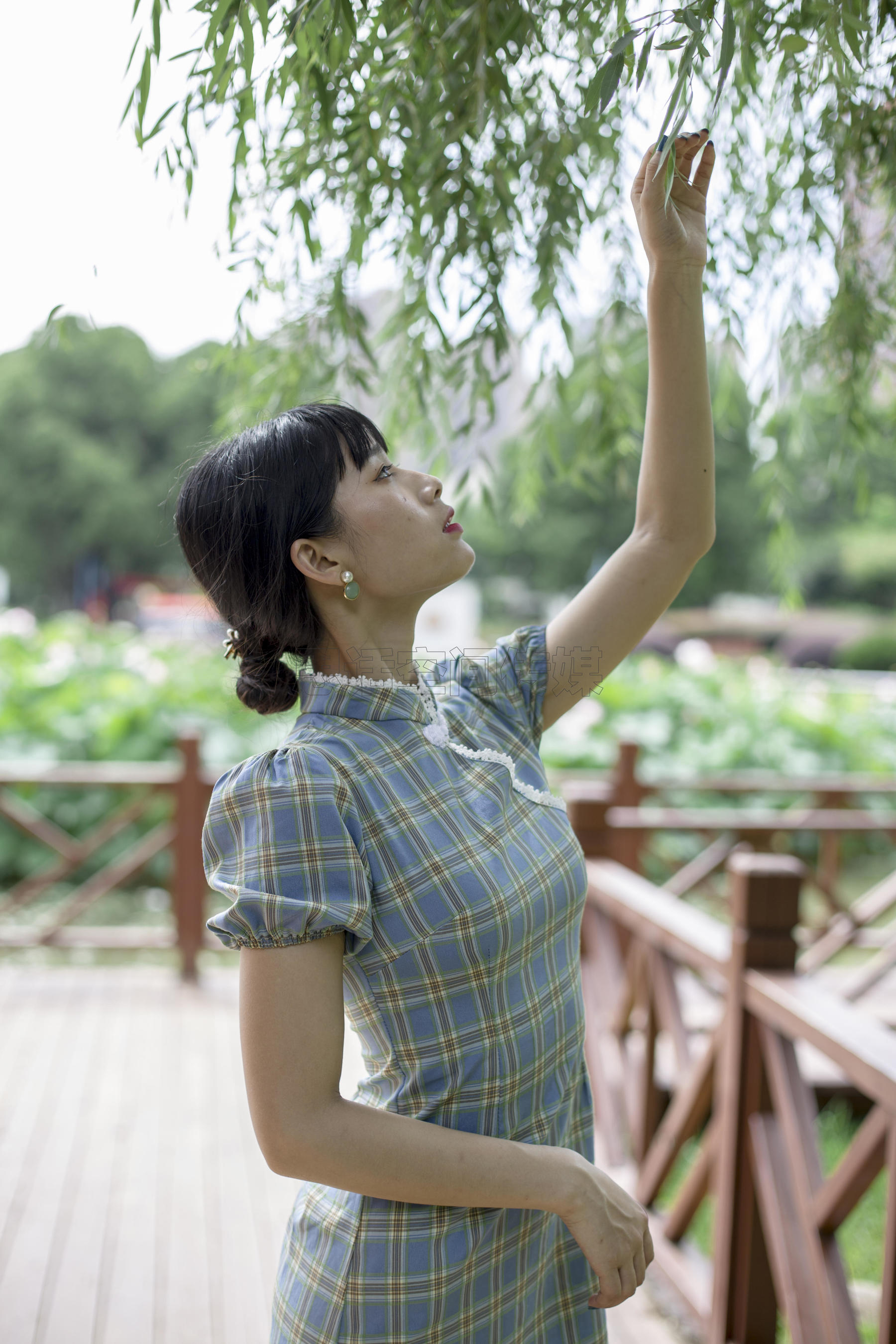 SH173 诗诗 旗袍肉丝女孩逛公园-图36