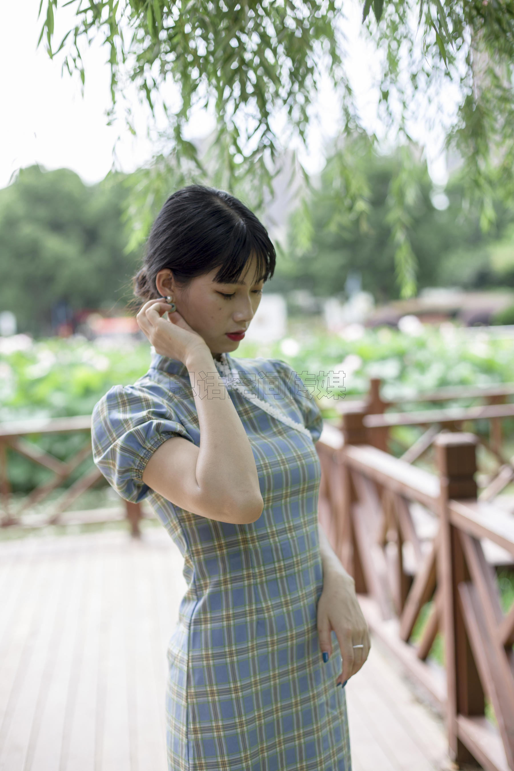 SH173 诗诗 旗袍肉丝女孩逛公园-图37