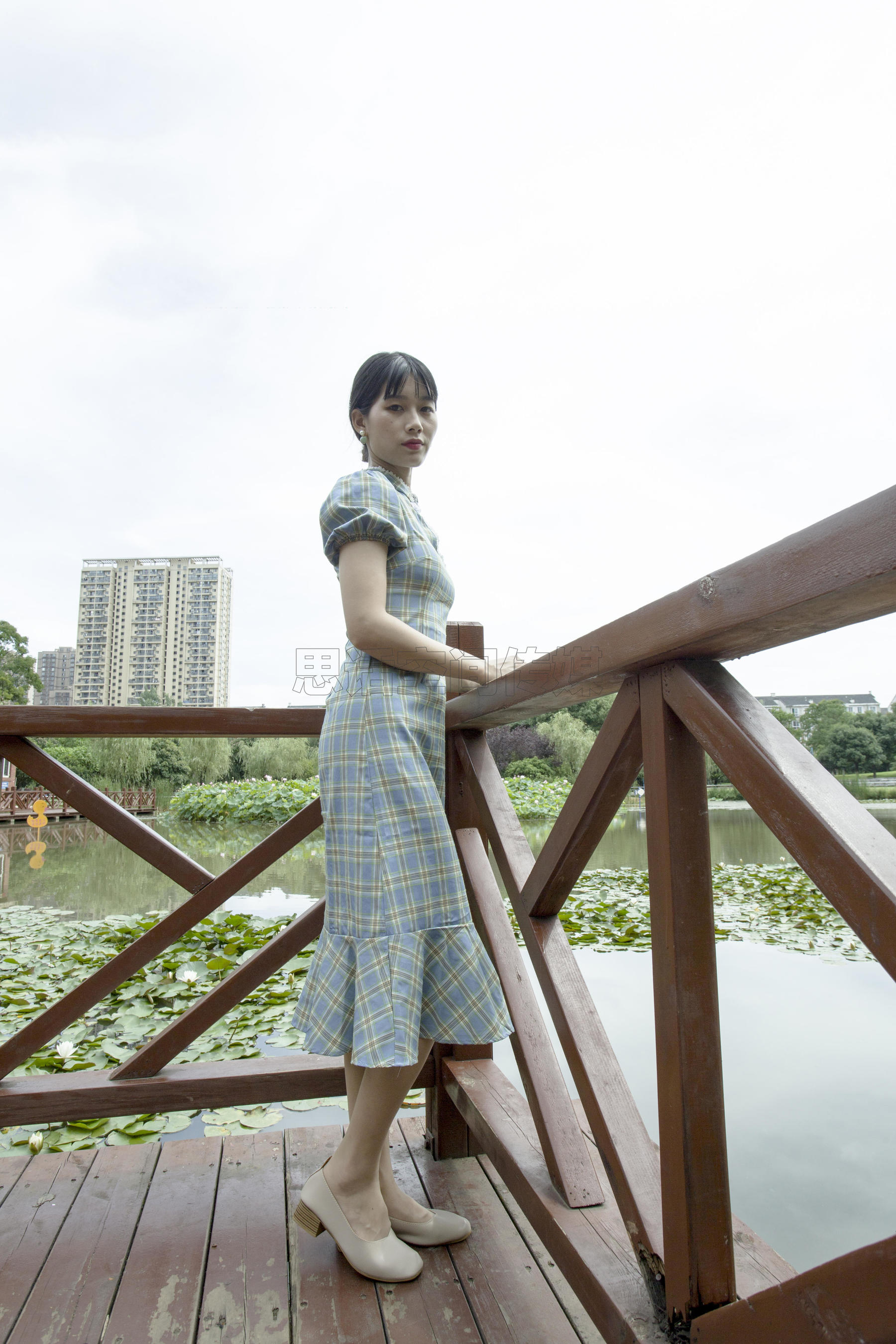 SH173 诗诗 旗袍肉丝女孩逛公园-图47
