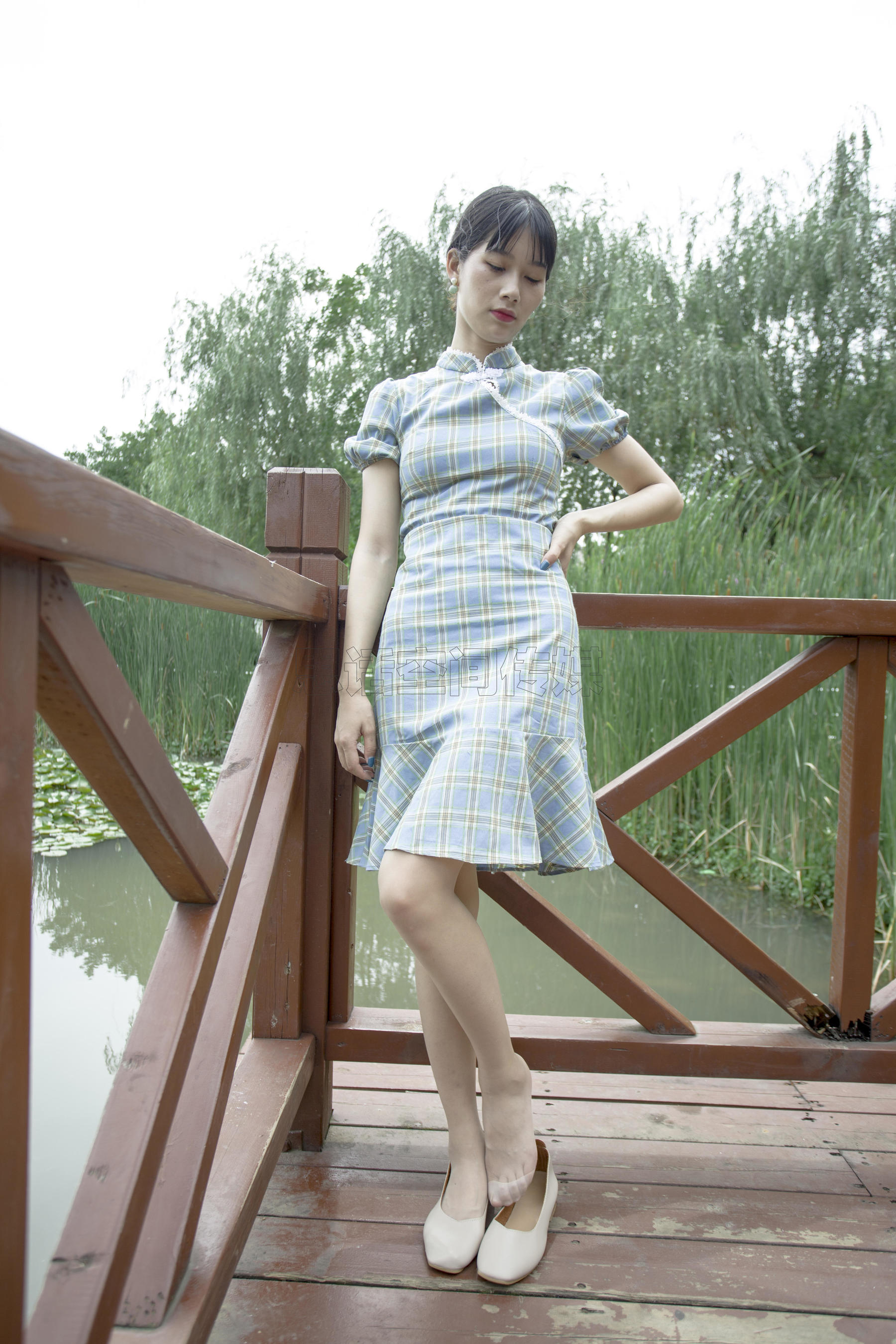 SH173 诗诗 旗袍肉丝女孩逛公园-图49