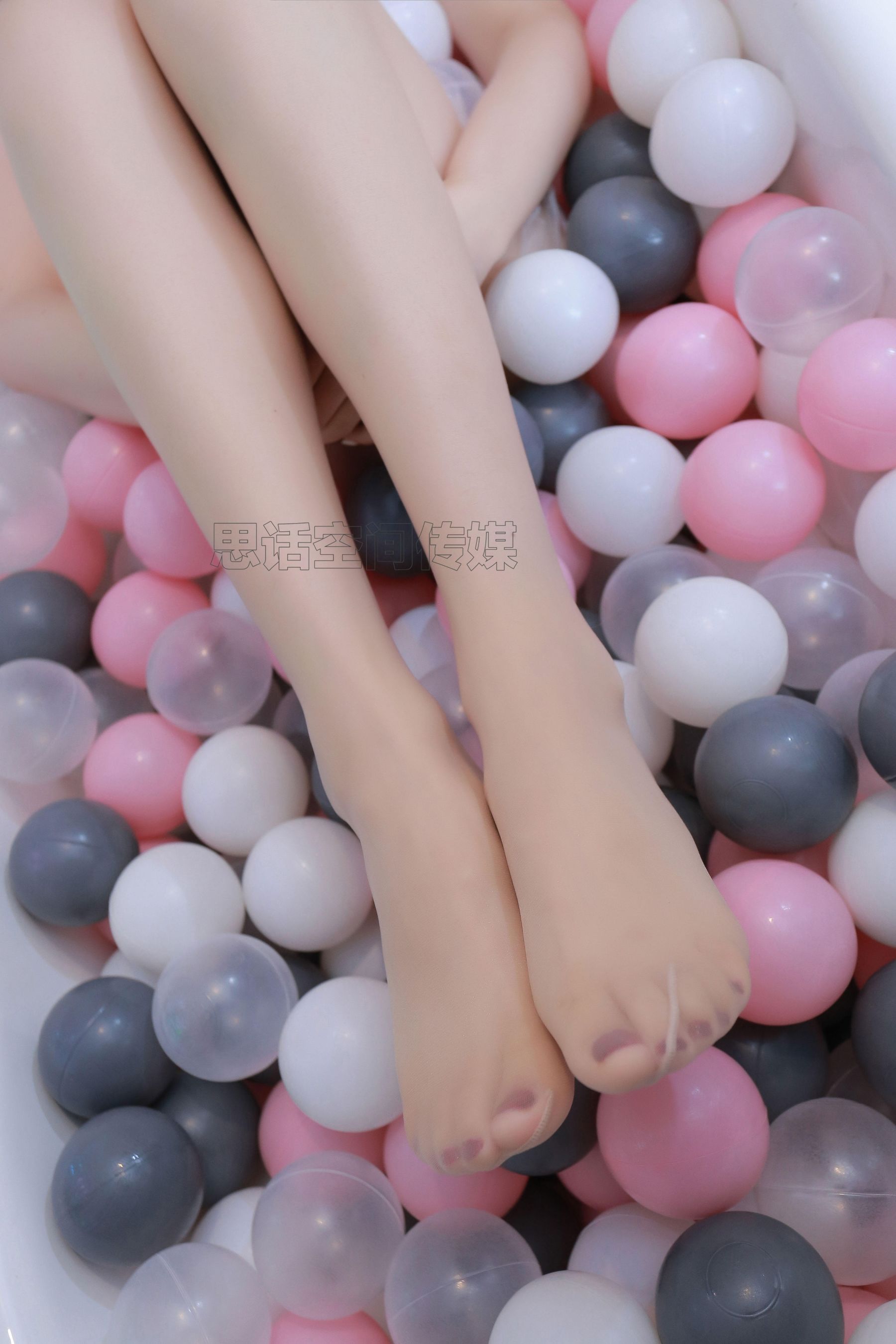 SH176 筱蝶 波波球上的美腿少女-图10