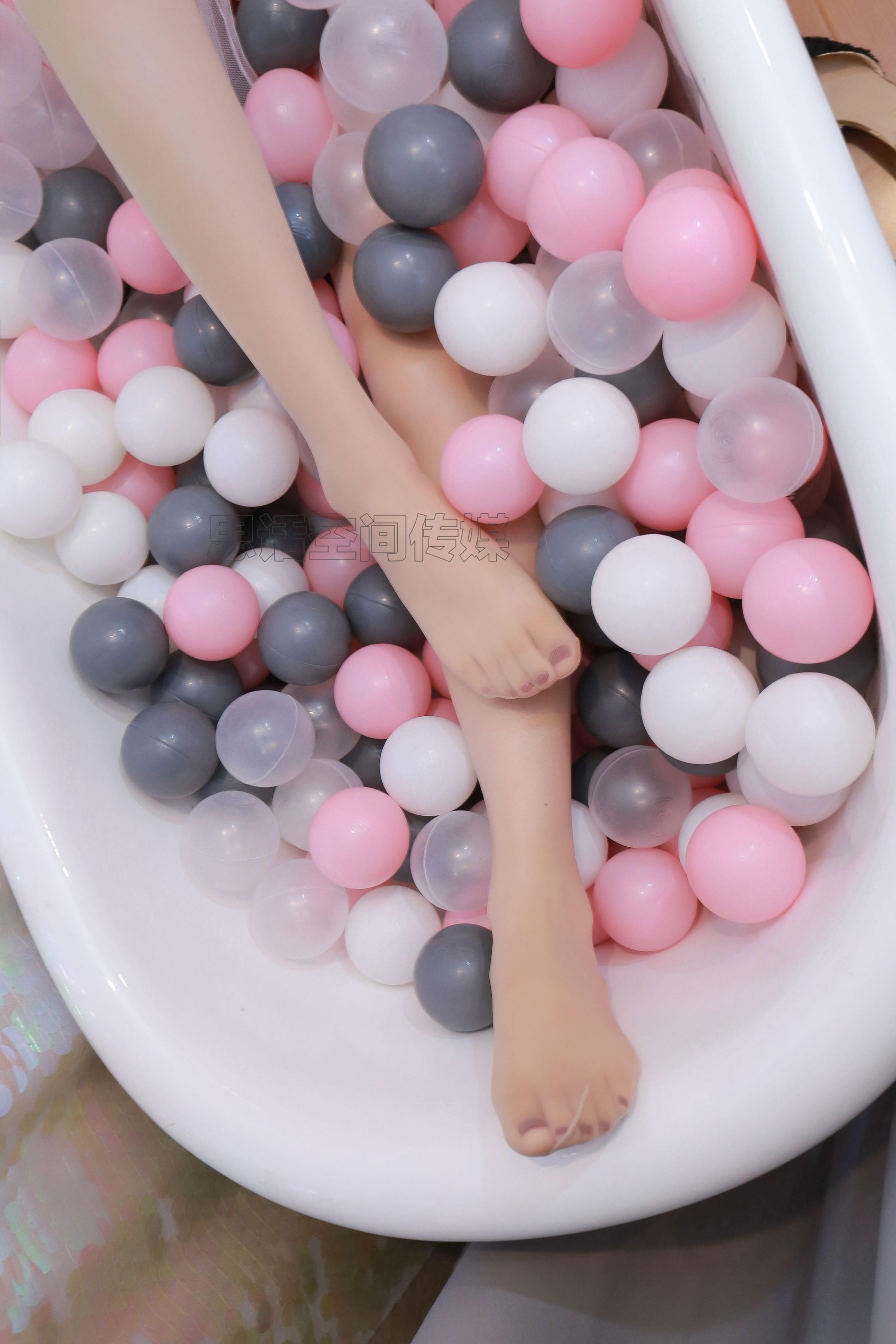 SH176 筱蝶 波波球上的美腿少女-图49
