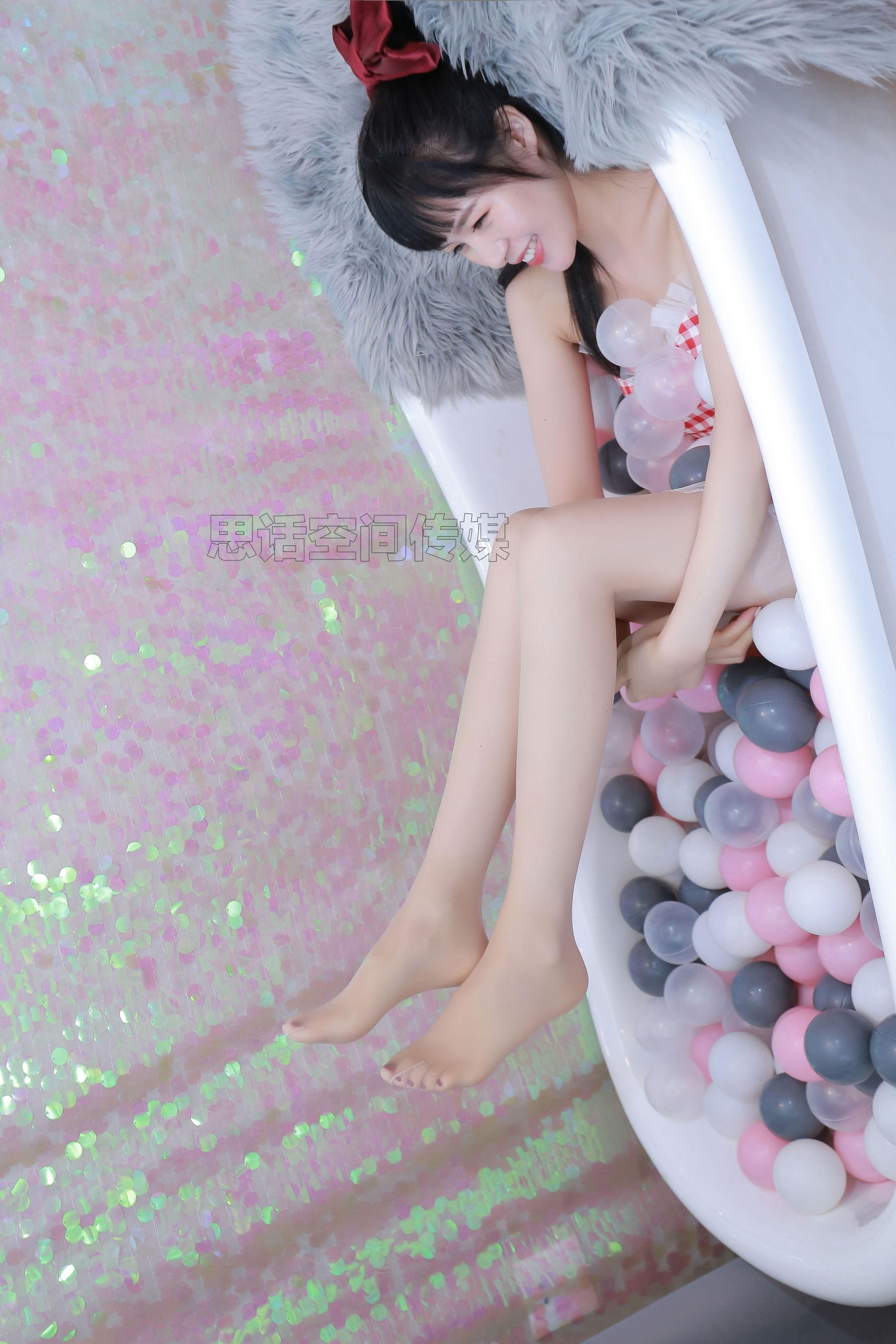 SH176 筱蝶 波波球上的美腿少女-图8