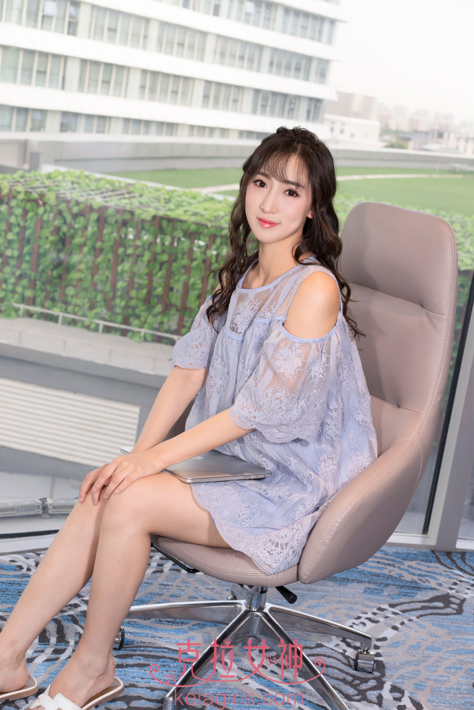 姜璐 学姐挑鞋-图0