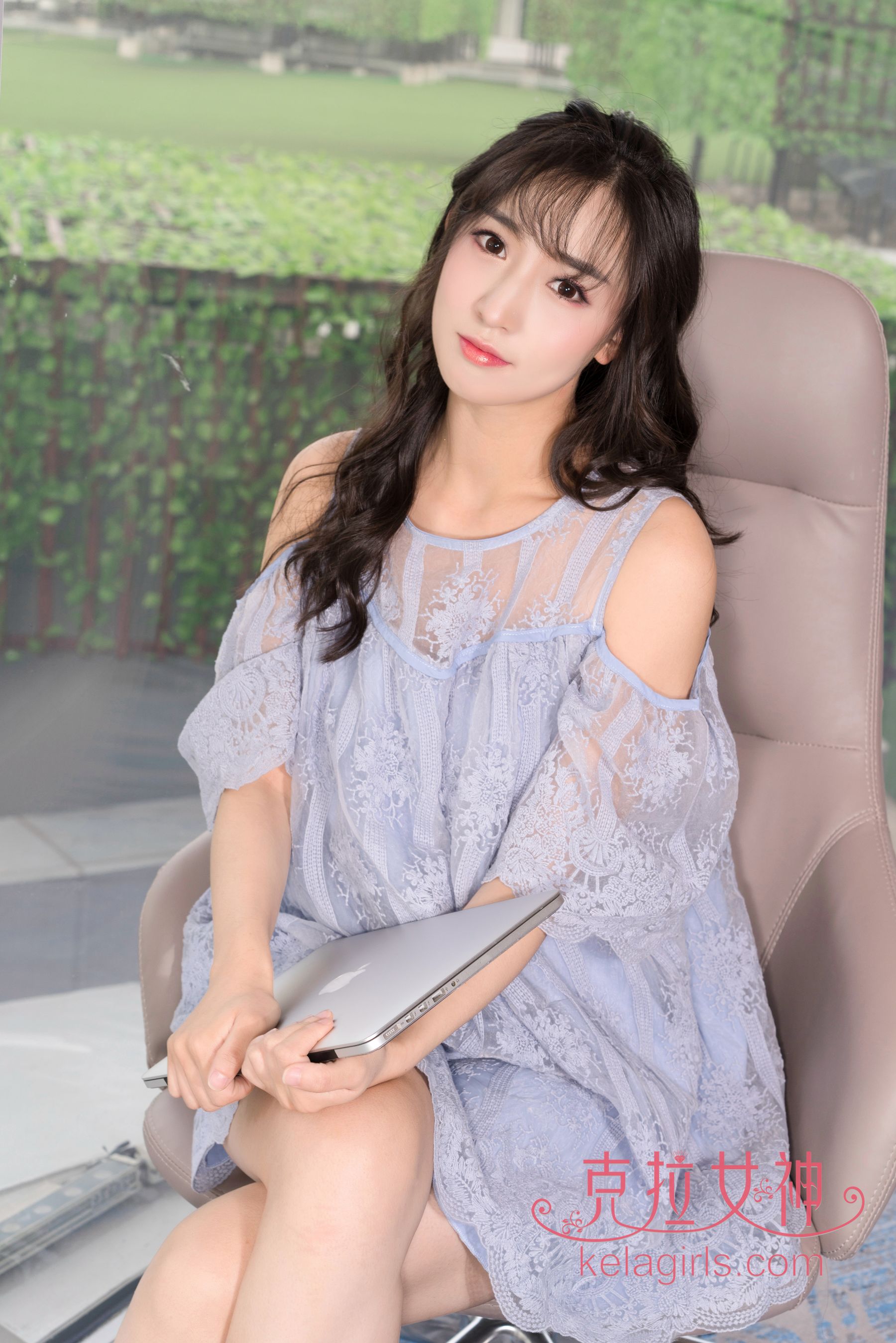 姜璐 学姐挑鞋-图1