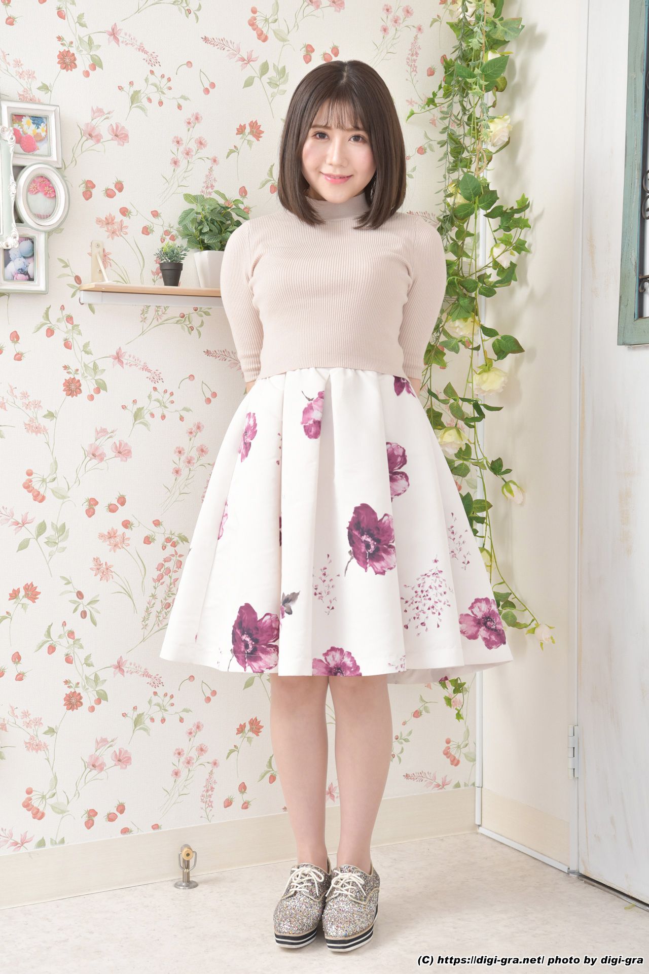 Momoe Takanashi 小鳥遊ももえ Photoset 01-图0