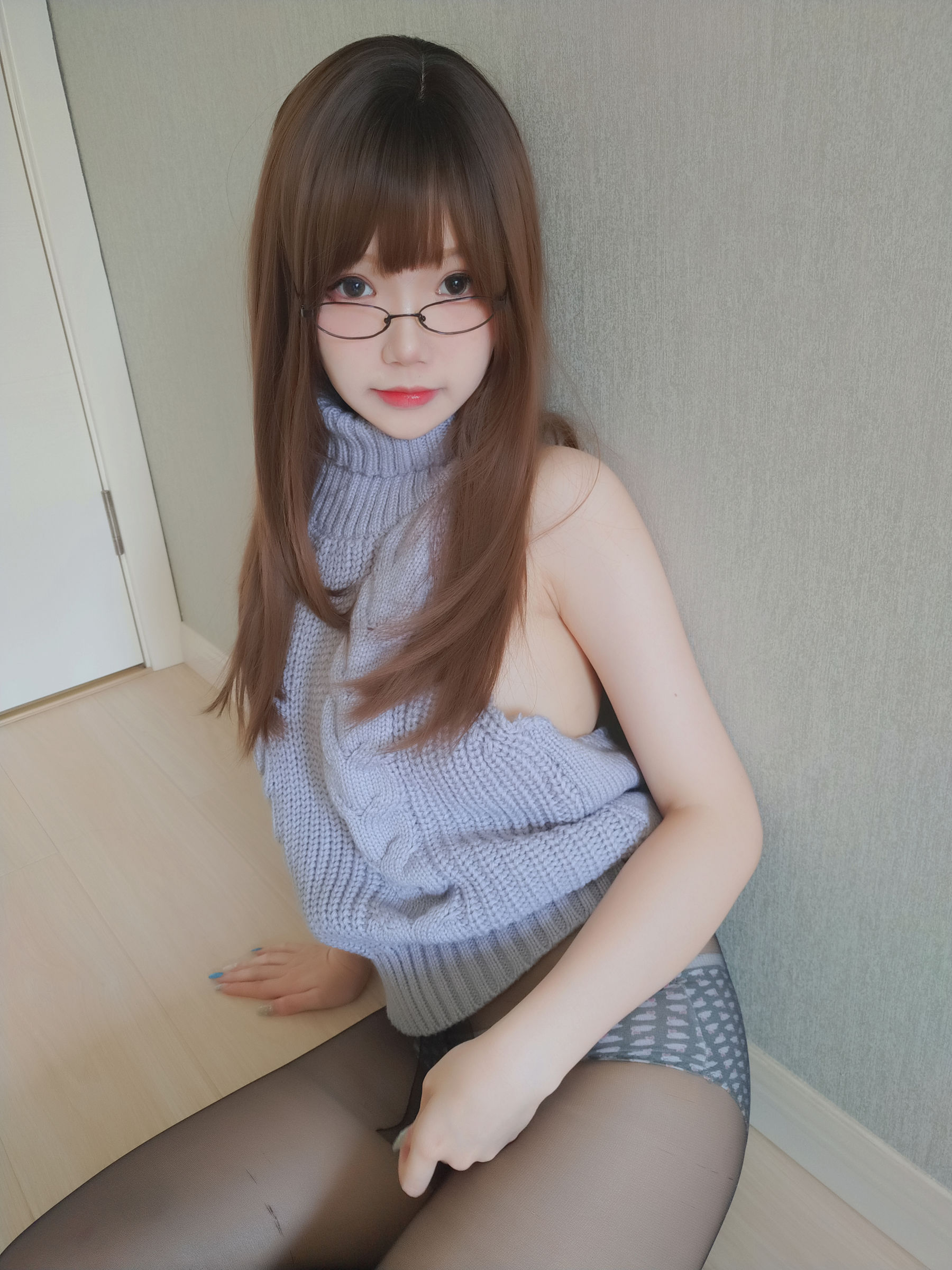 动漫博主雪晴Astra - 黑丝漏背毛衣-图20